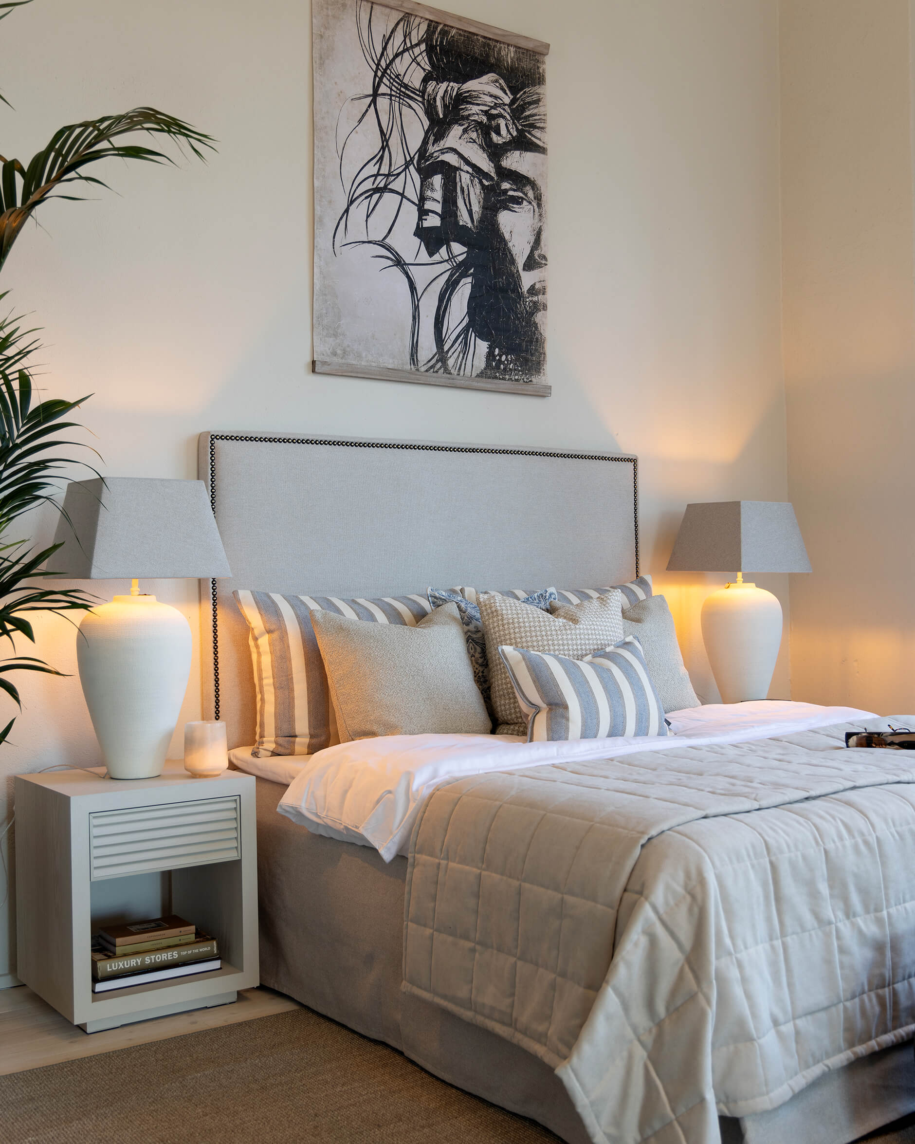 Hayden sängbord ivory mist