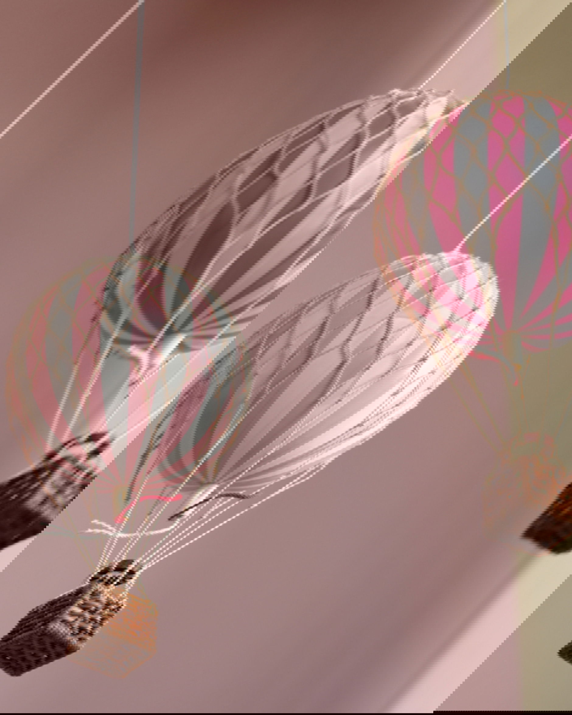 Mobile Flying Skies, vaaleanpunainen