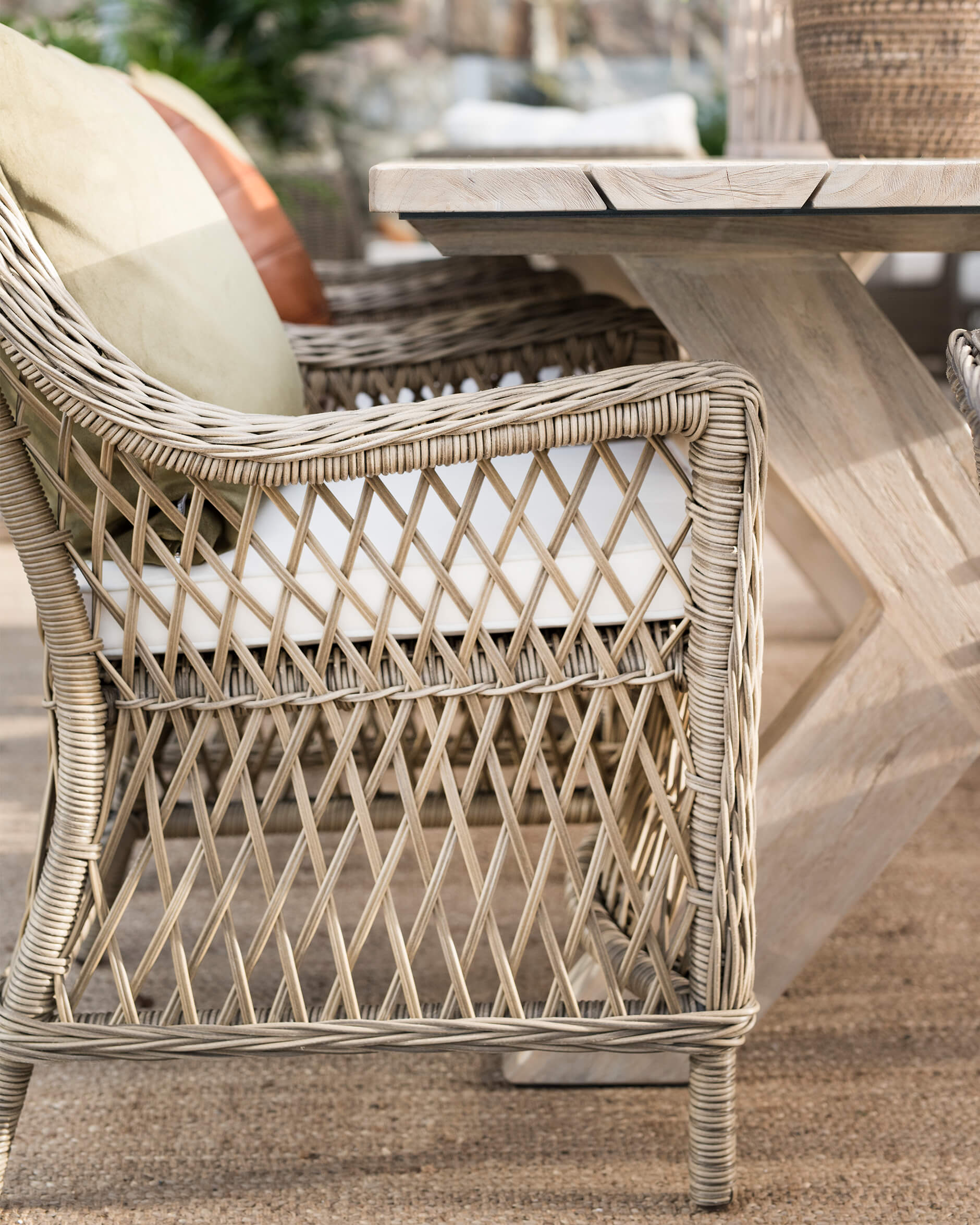 Marbella Armlehnstuhl mit Cross Esstisch