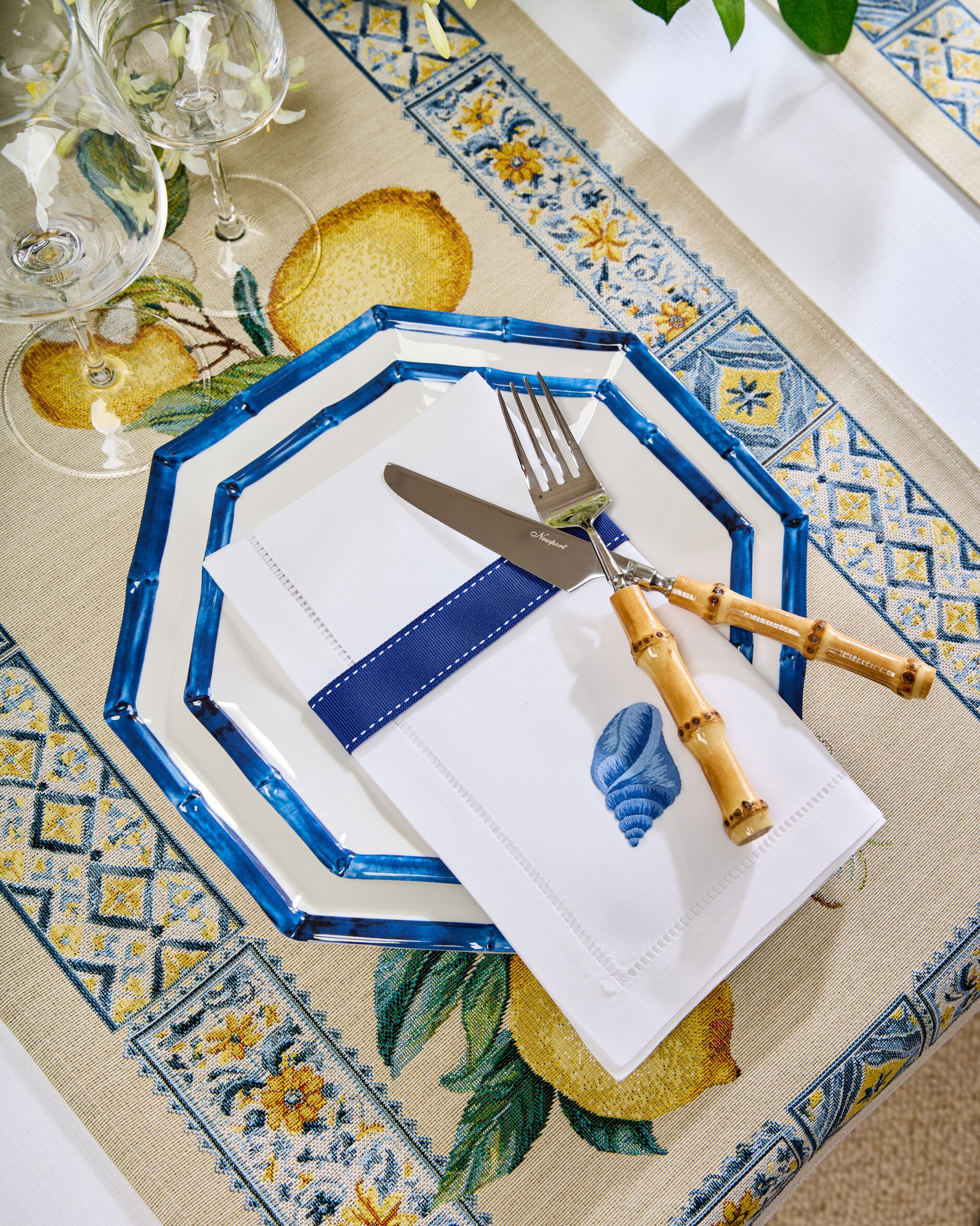 Fiorina table runner