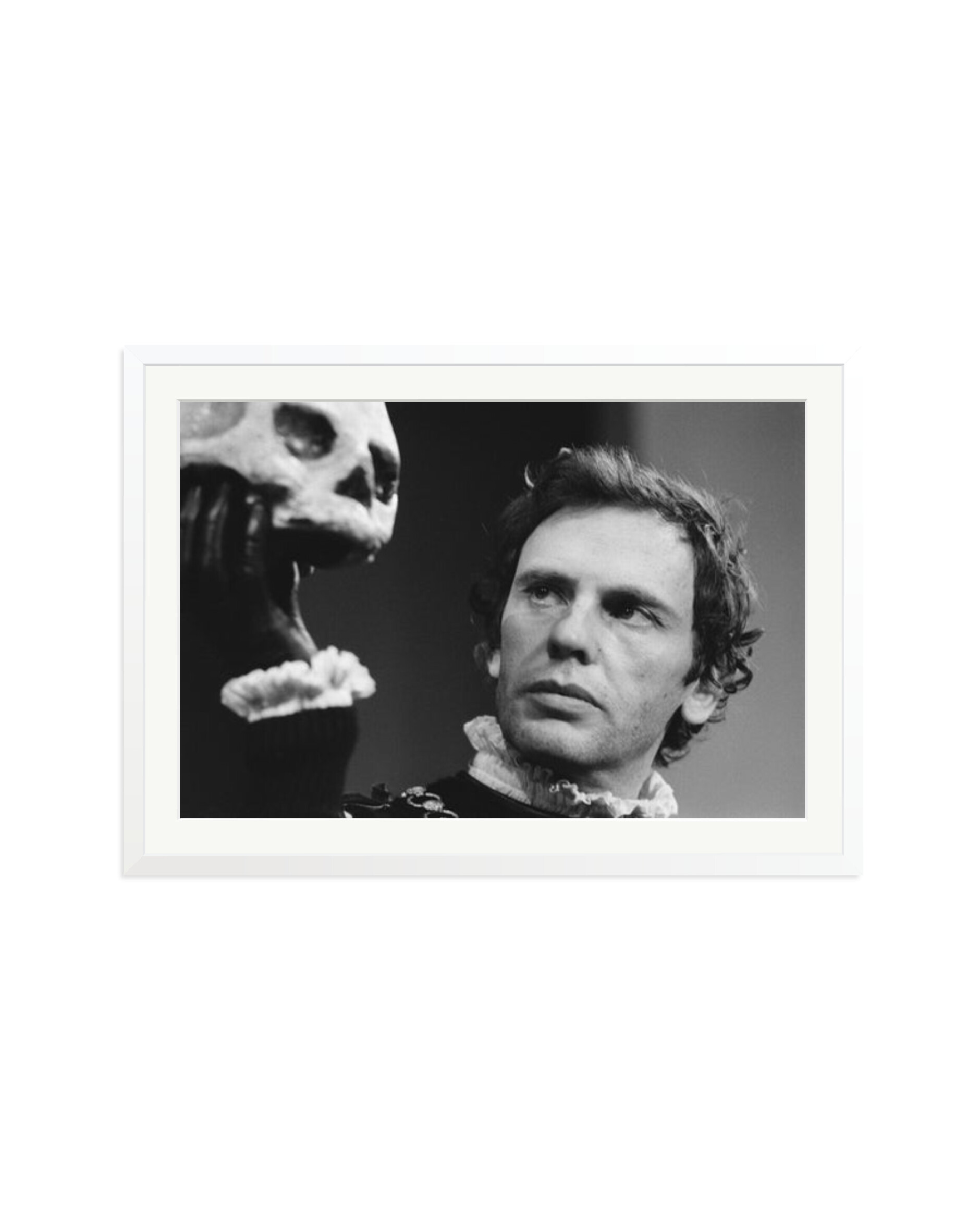 Trintignant Plays Hamlet White / XXL