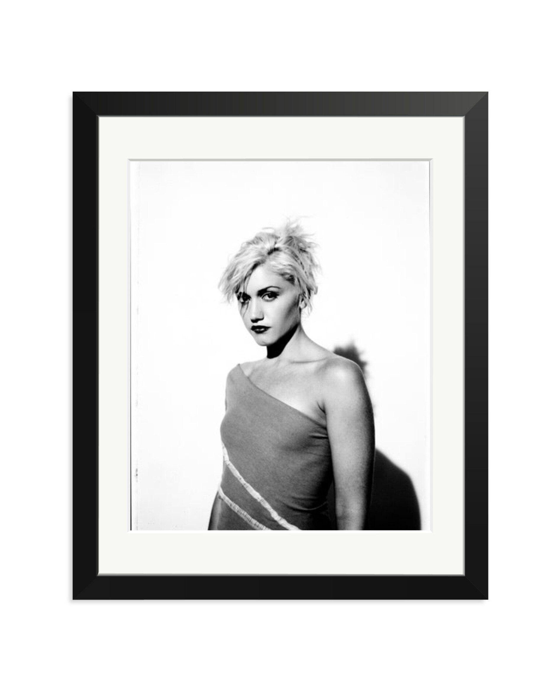 Gwen Stefani, 1999 Black / Medium
