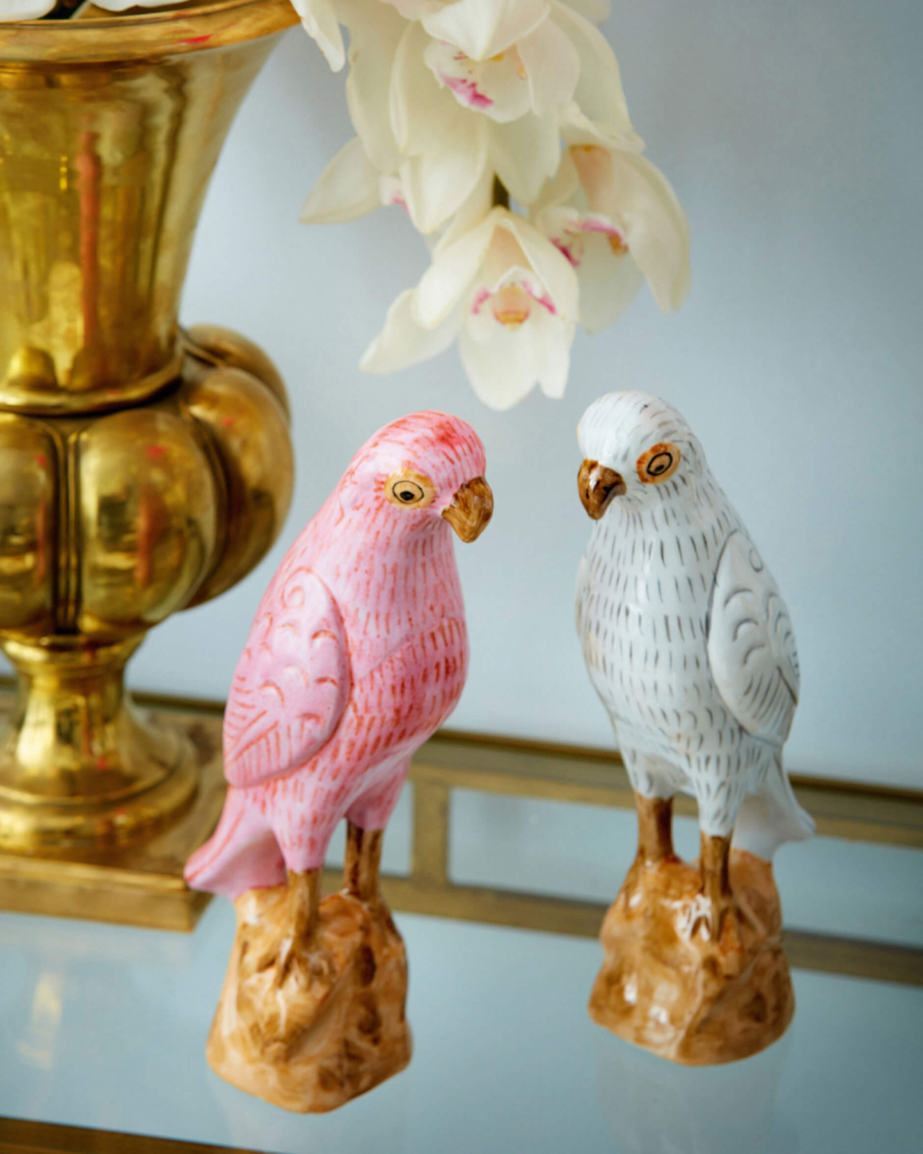 Papegoja skulptur vit