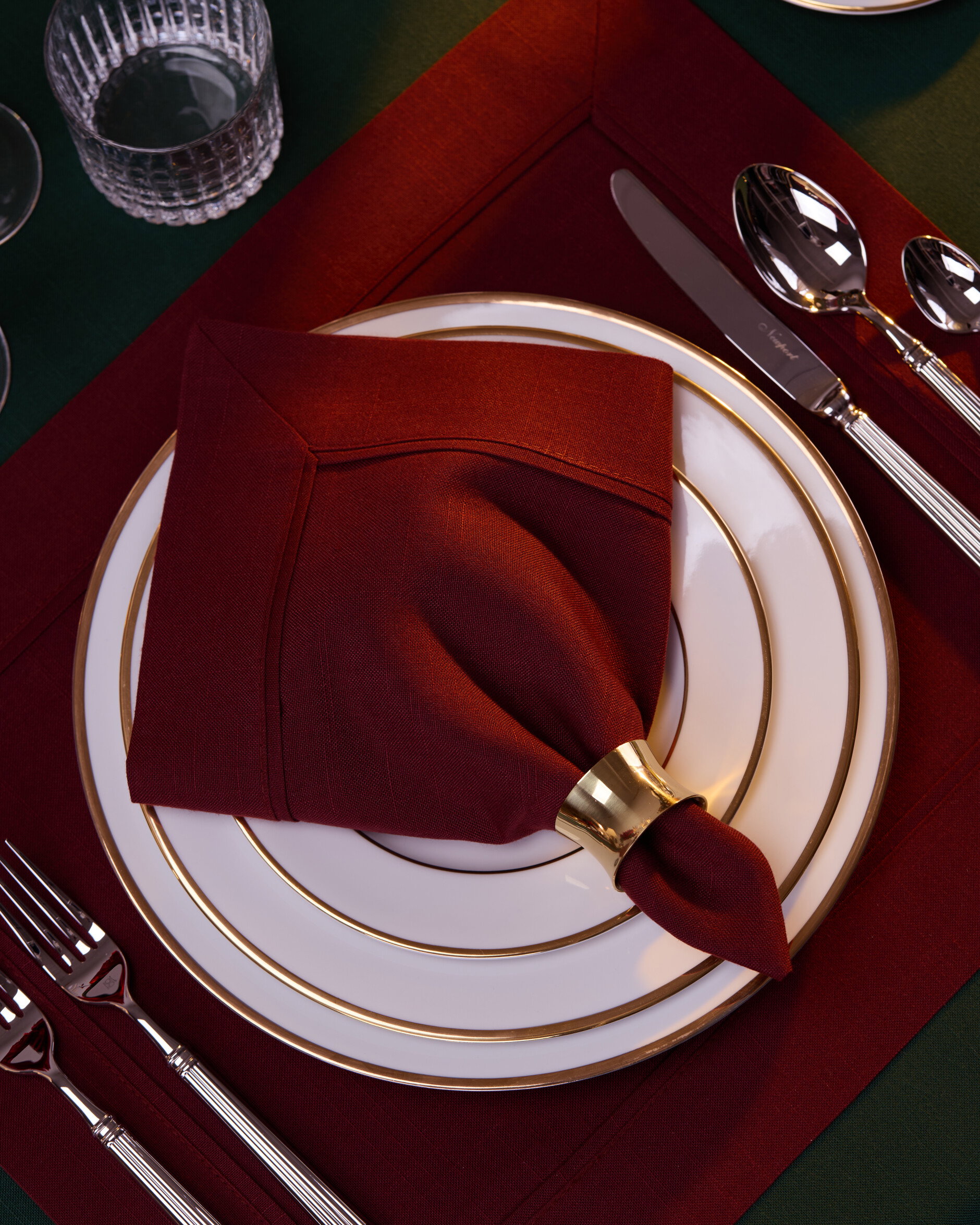 Castleford napkin dark red
