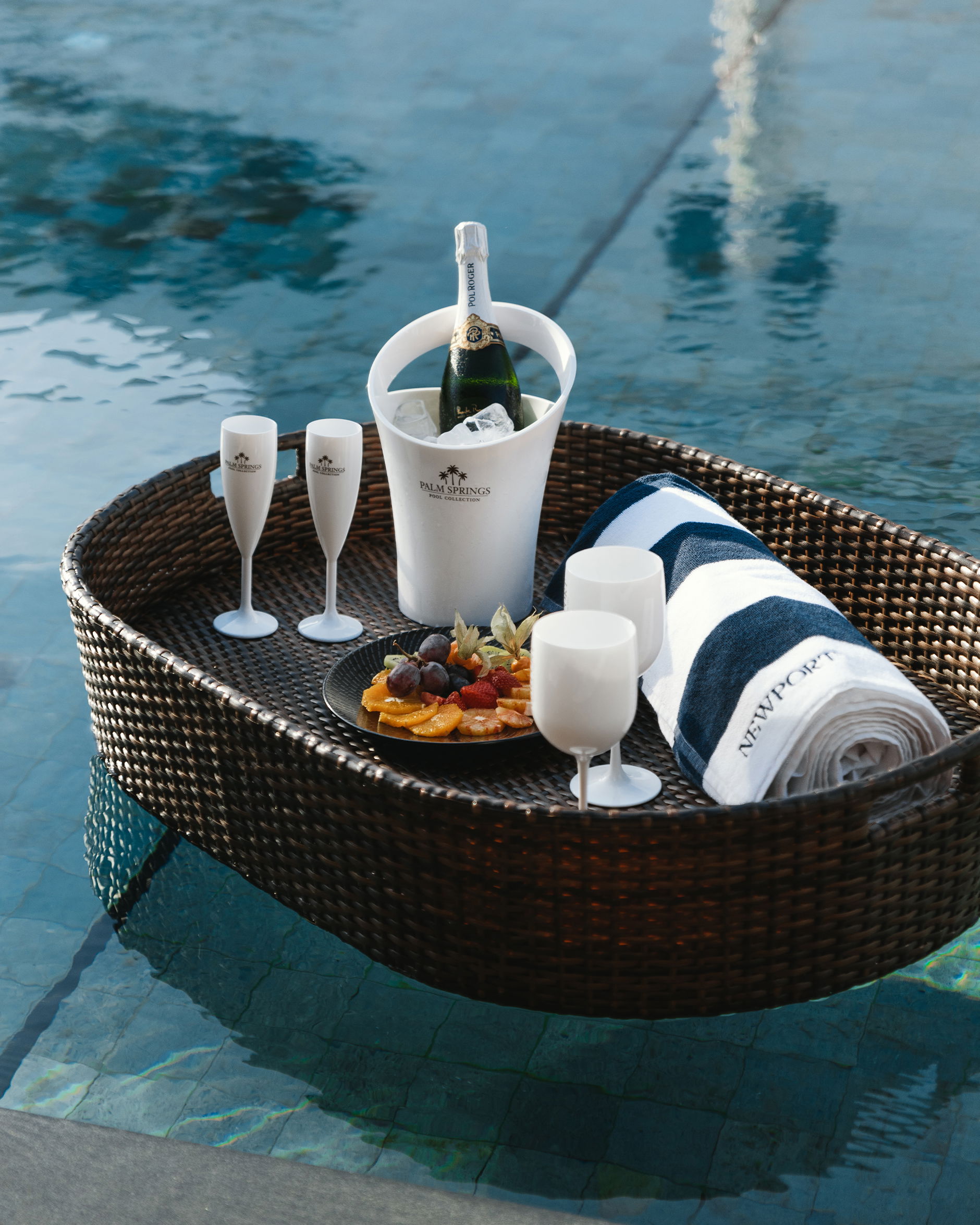 Flytande poolbricka oval brun