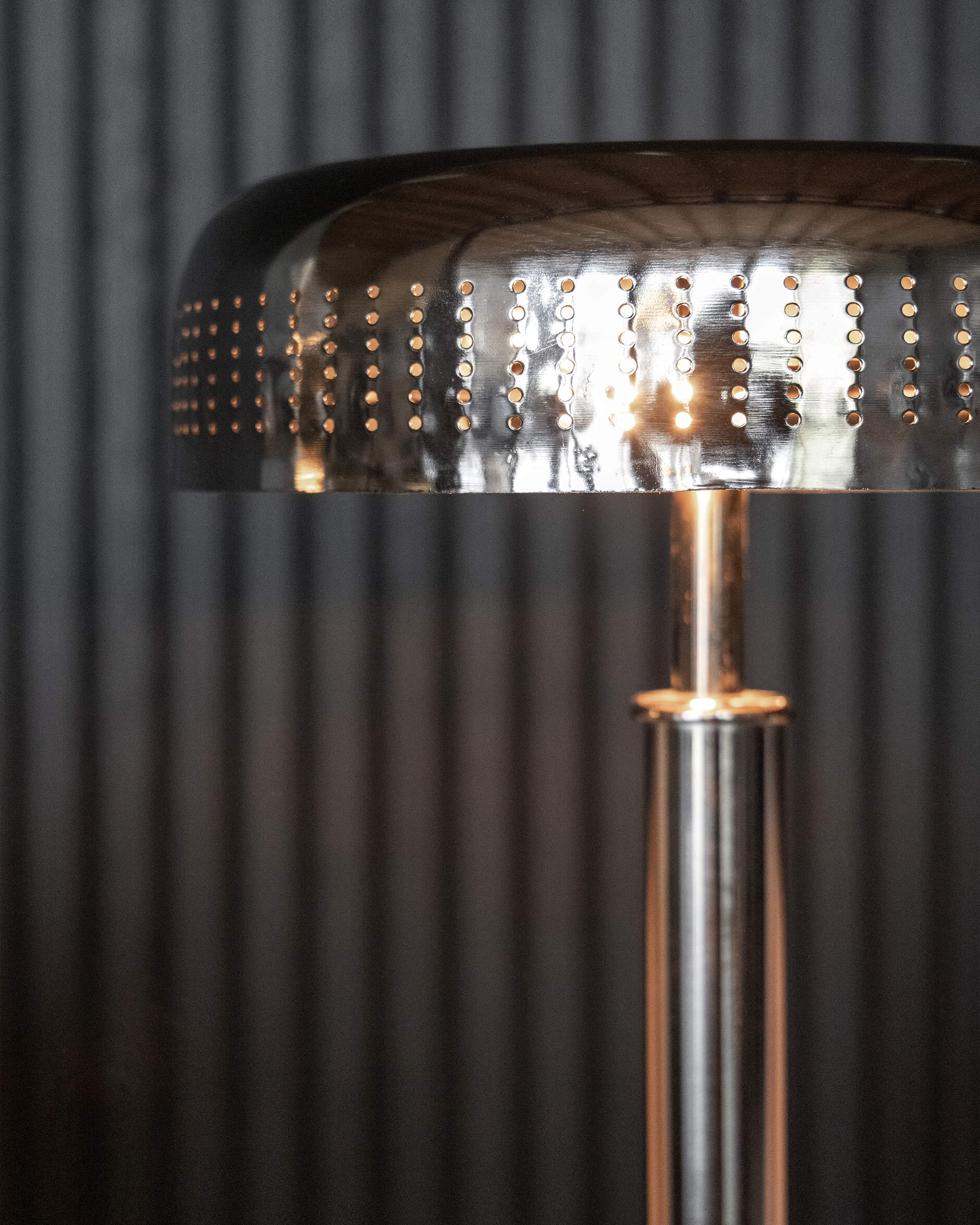 Armando bordslampa svart nickel