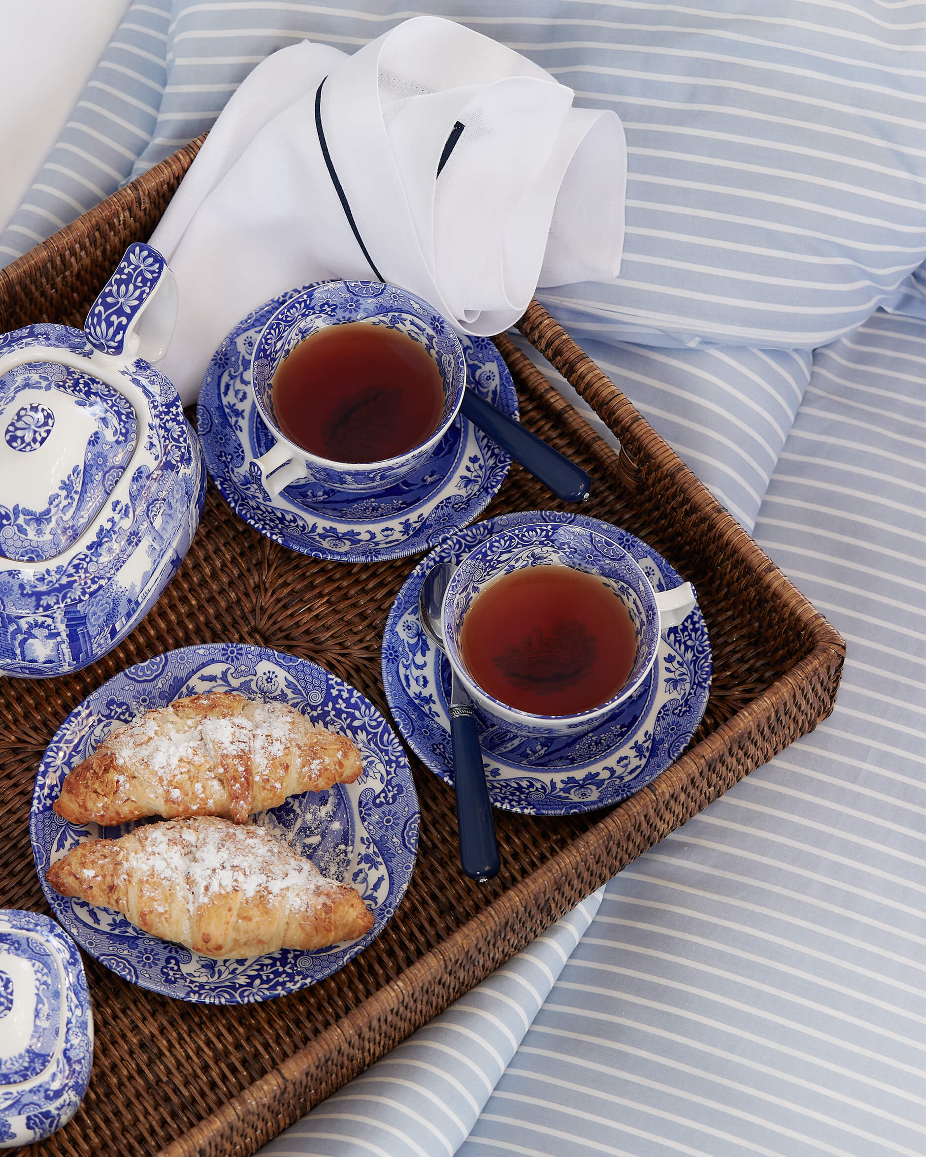 Antique bricka rotting