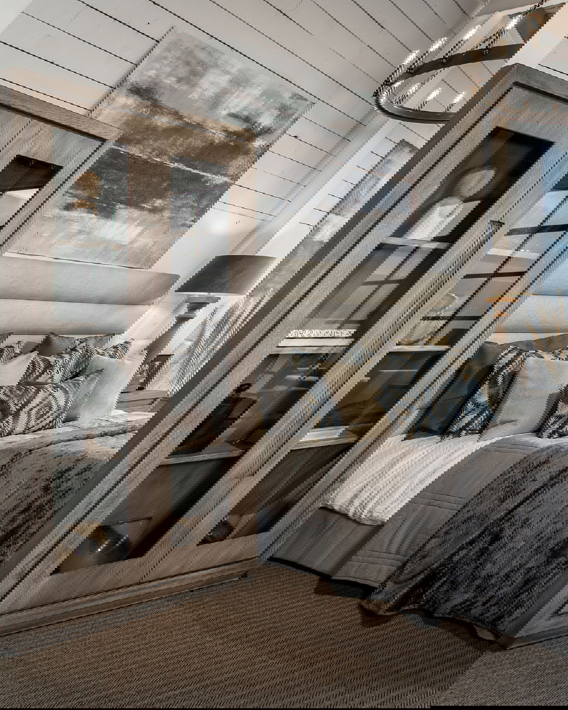 Hunter vitrinskåp antikgrå