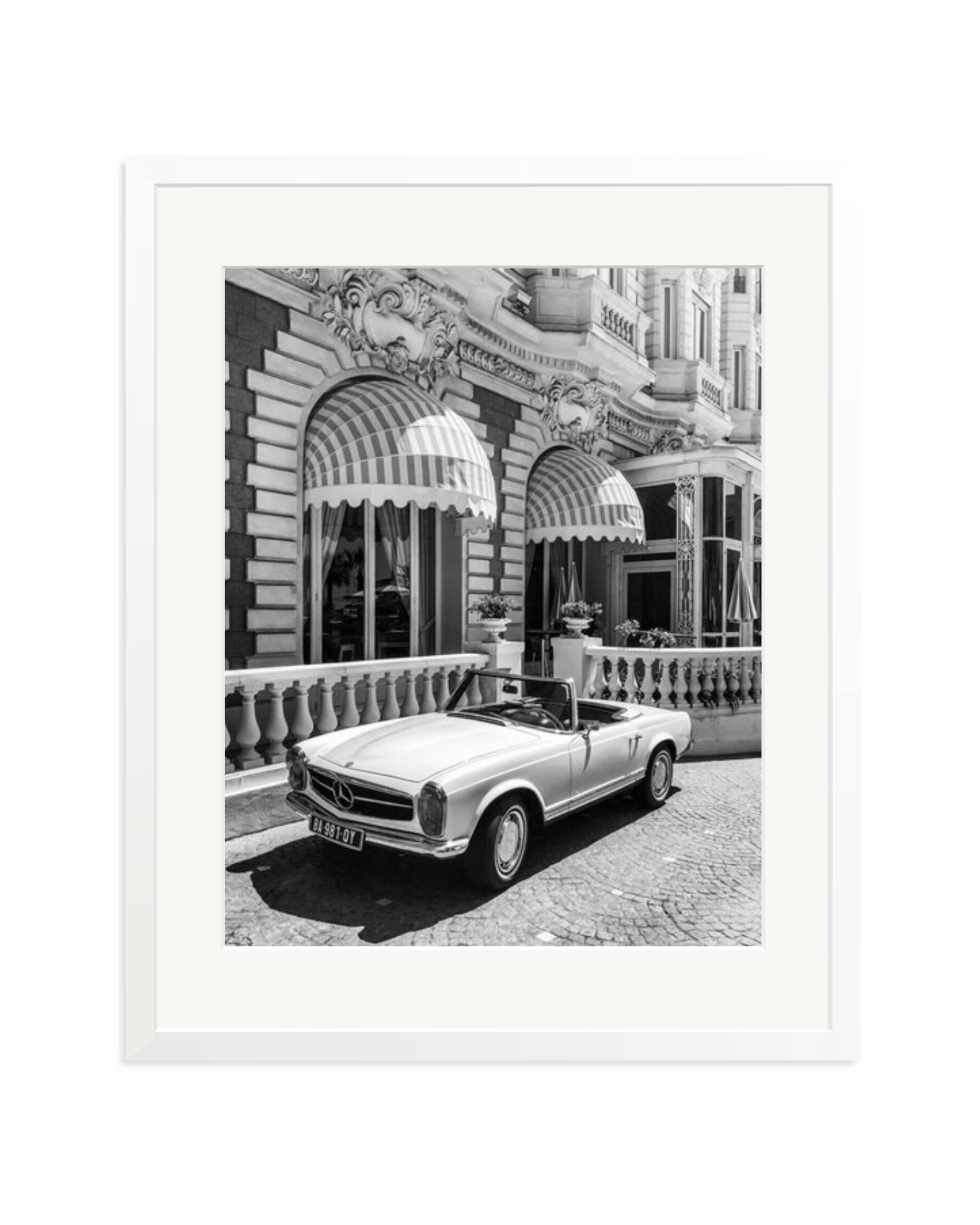 Topless at the Carlton White / XL