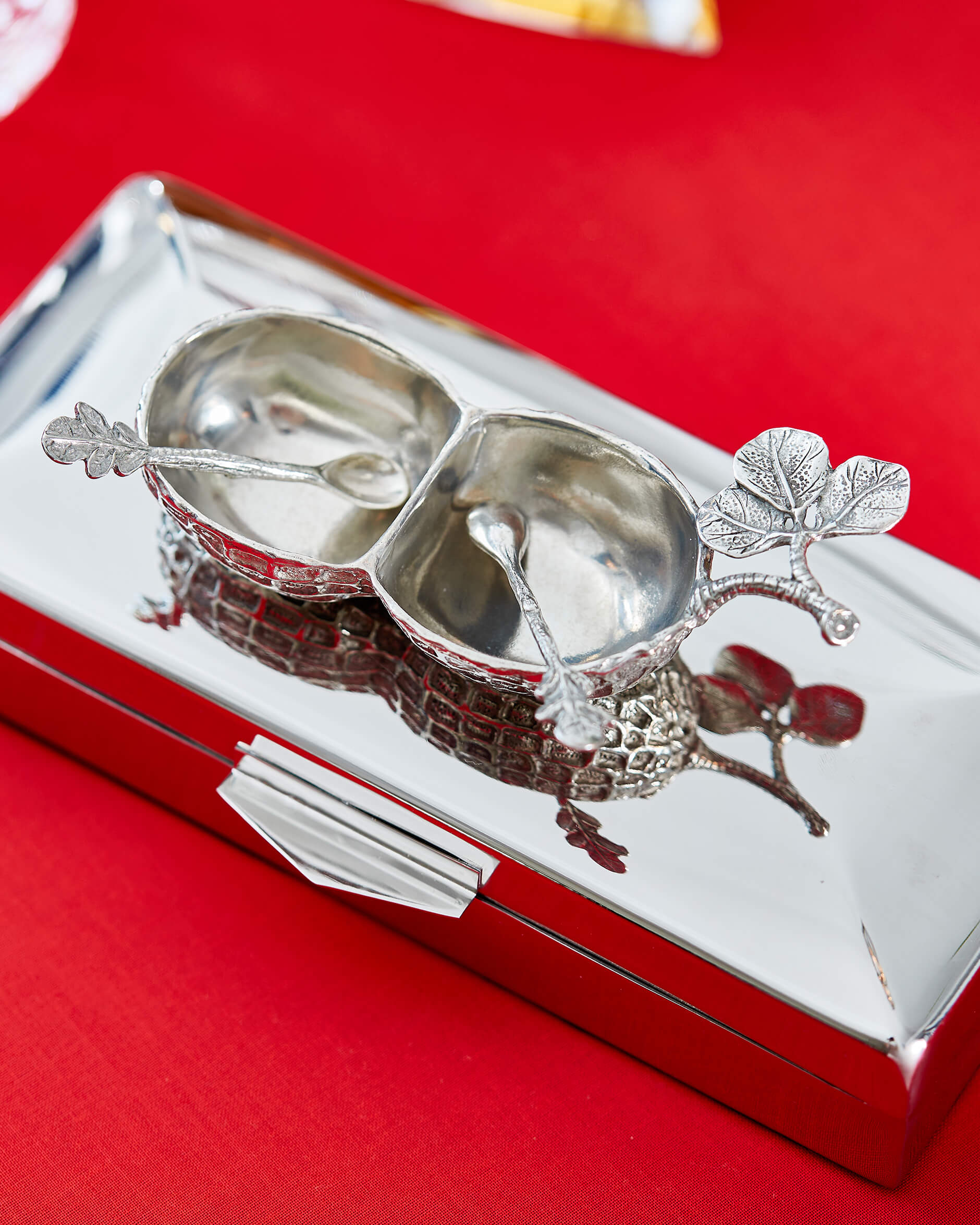 Nöt salt- och pepparskålar tenn