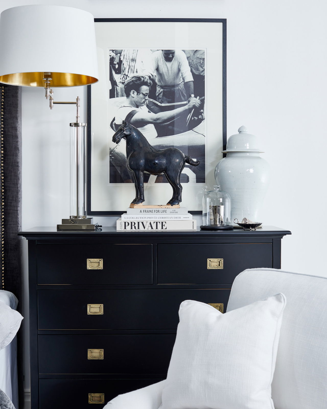 Tang häst skulptur svart