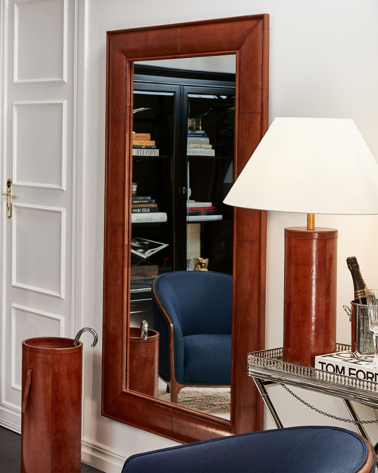 Kensington bordslampa läder rund