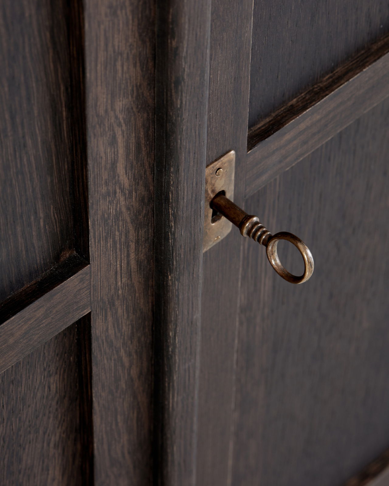 Rhode Island vitrinskåp mountain wenge