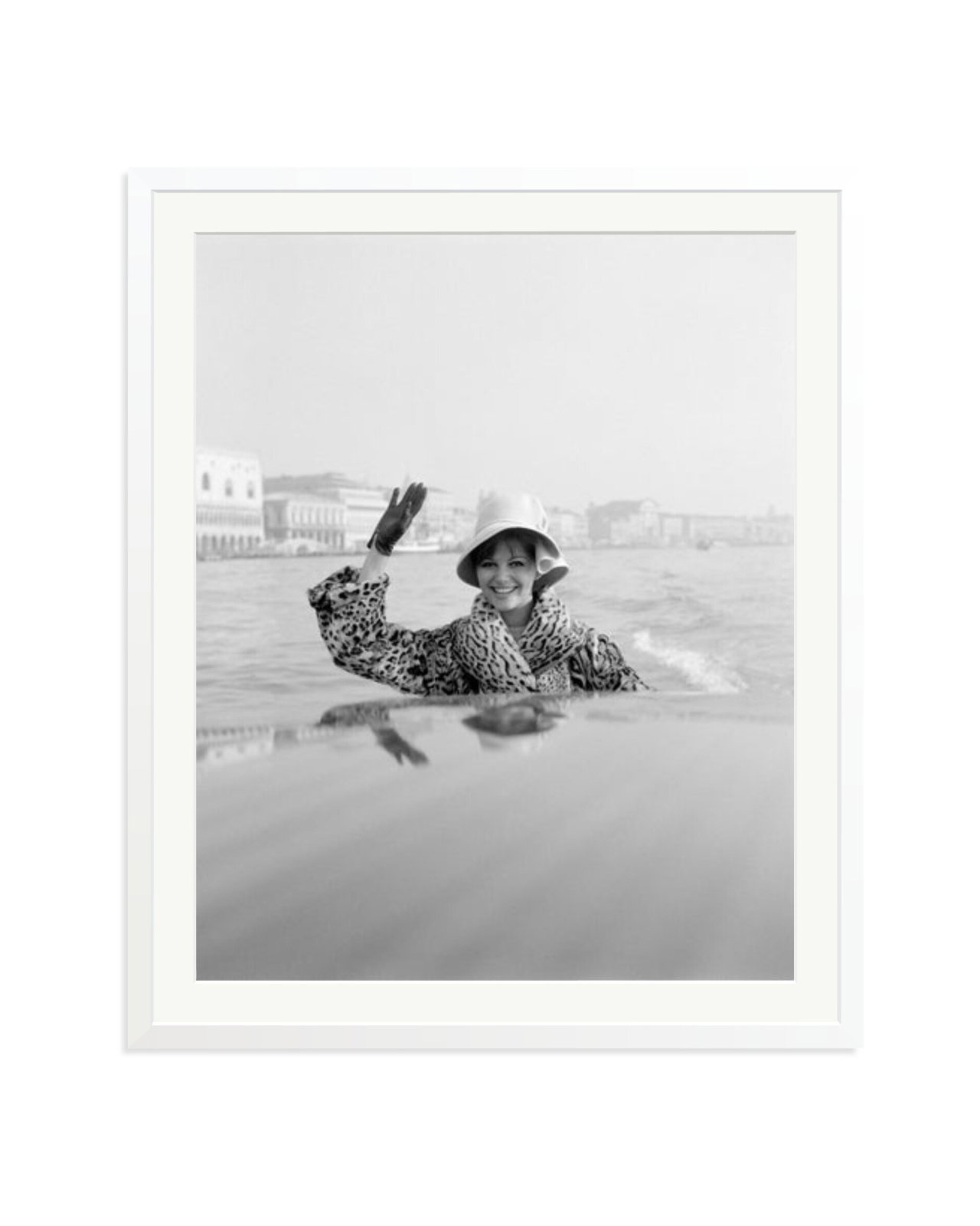 Cardinale in Venice, 1960 White / XXL
