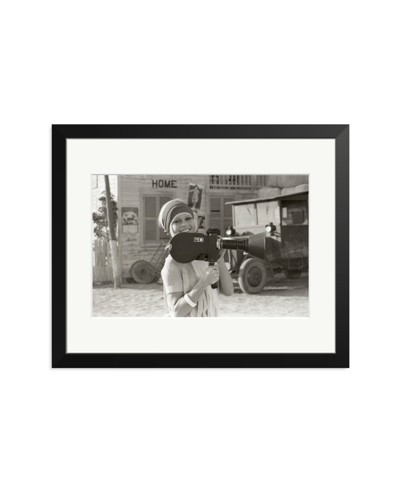 Brigitte films Black / Medium