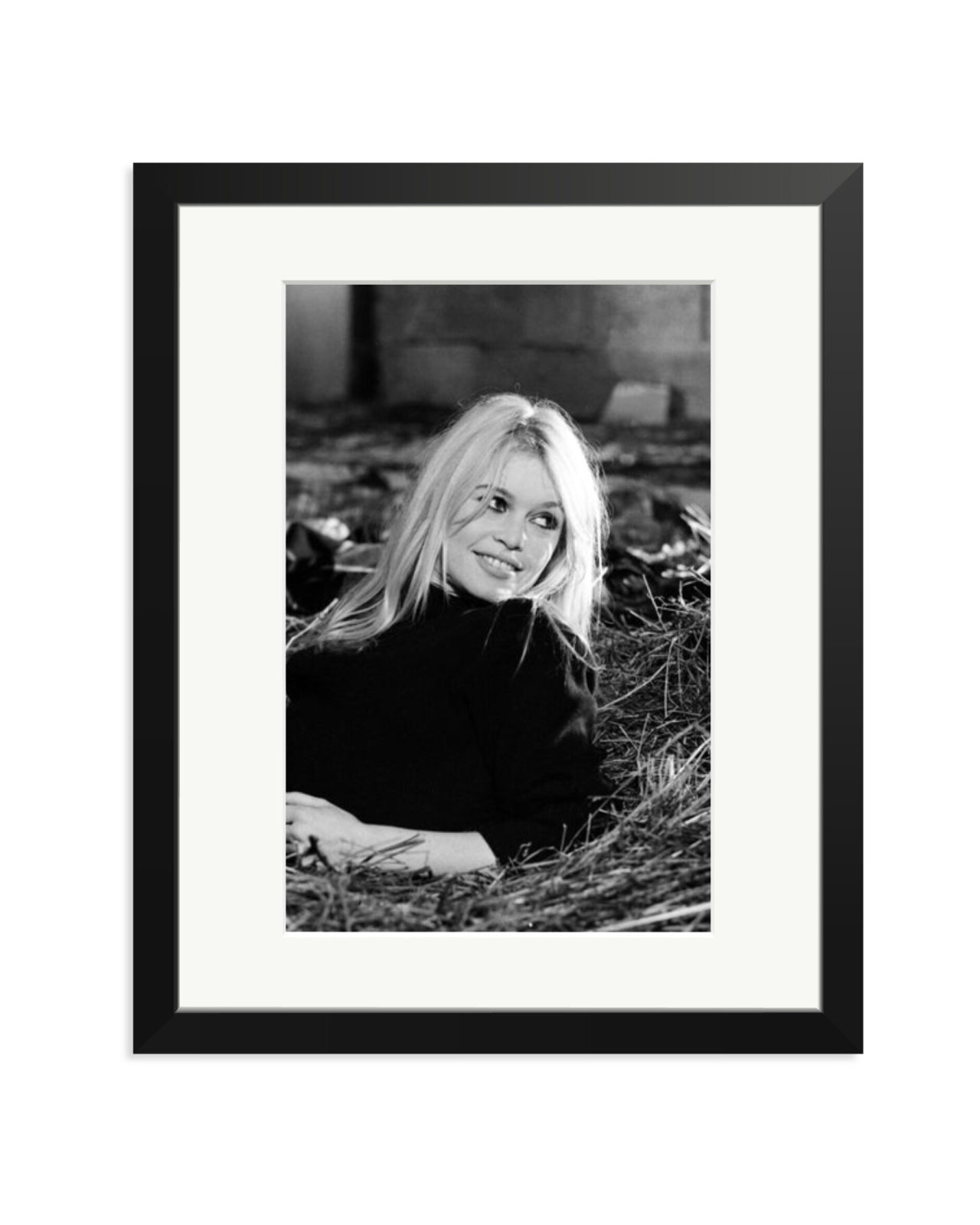 Brigitte on the set of 'A Coeur joie' Black / Medium