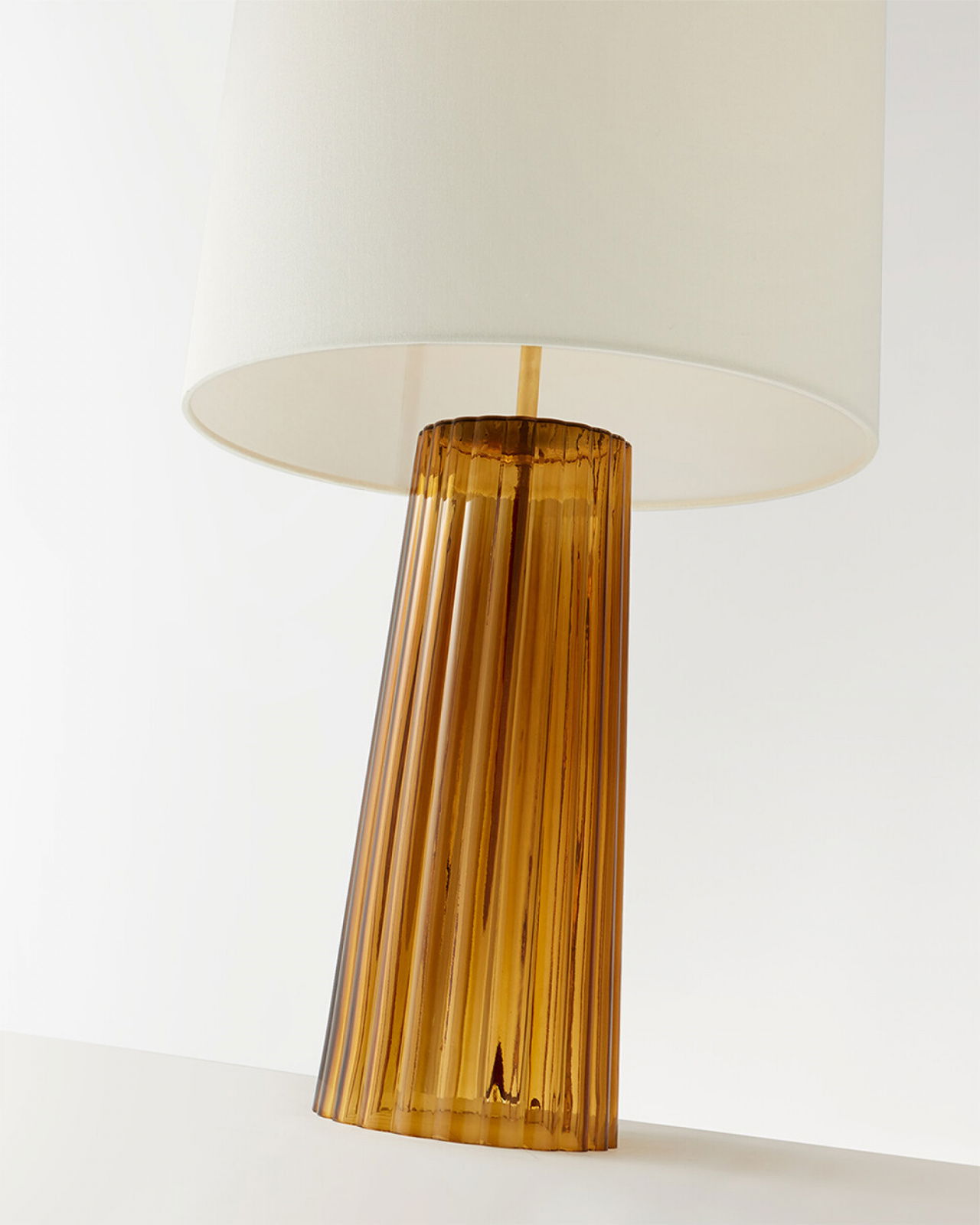 Danube Medium bordslampa Amber