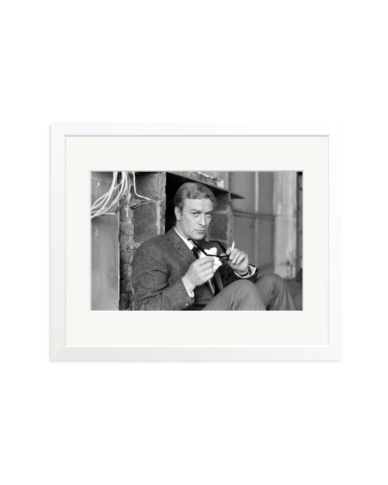 Caine on the set White / Medium