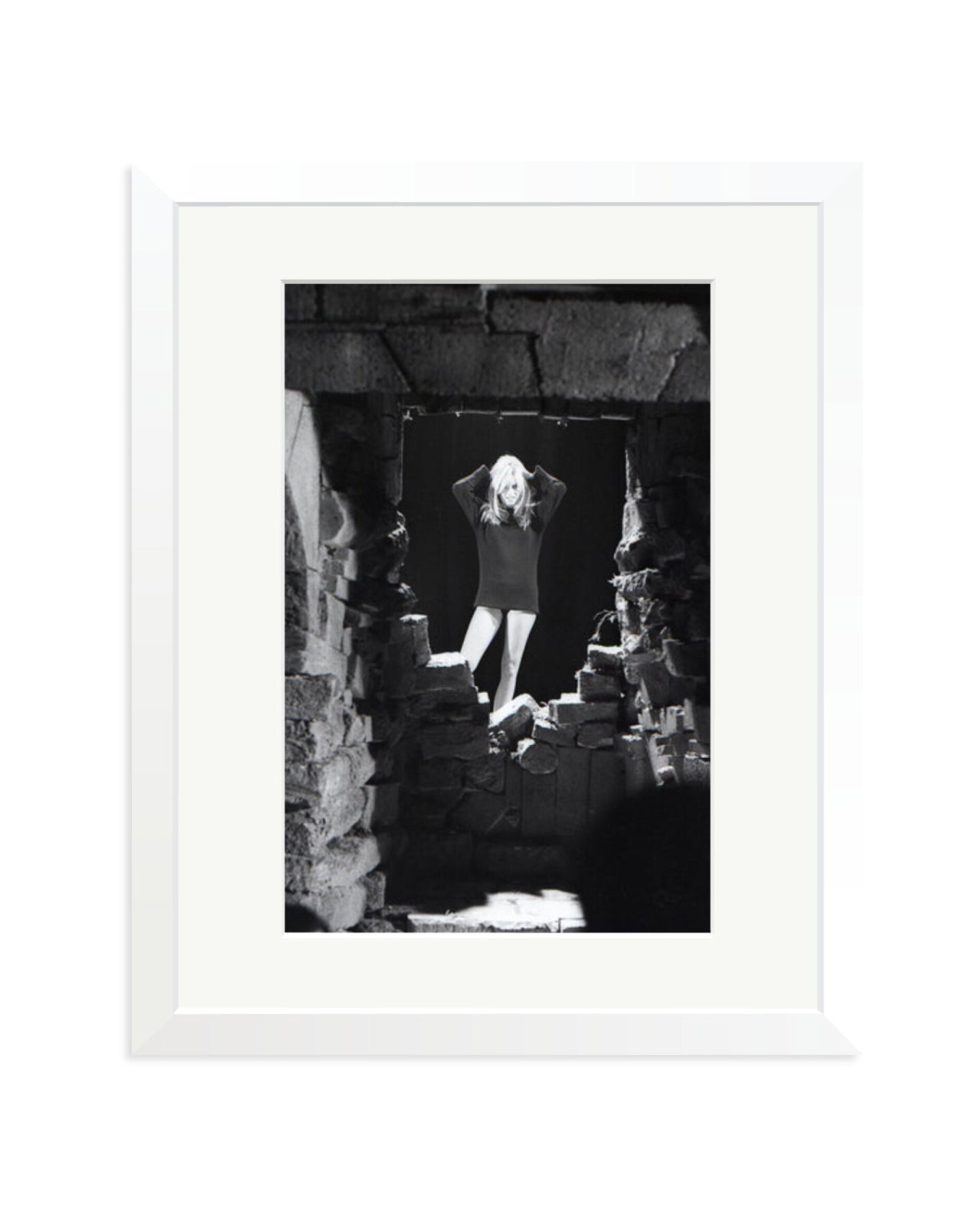 Bardot on the set of 'Skalako' White / Medium