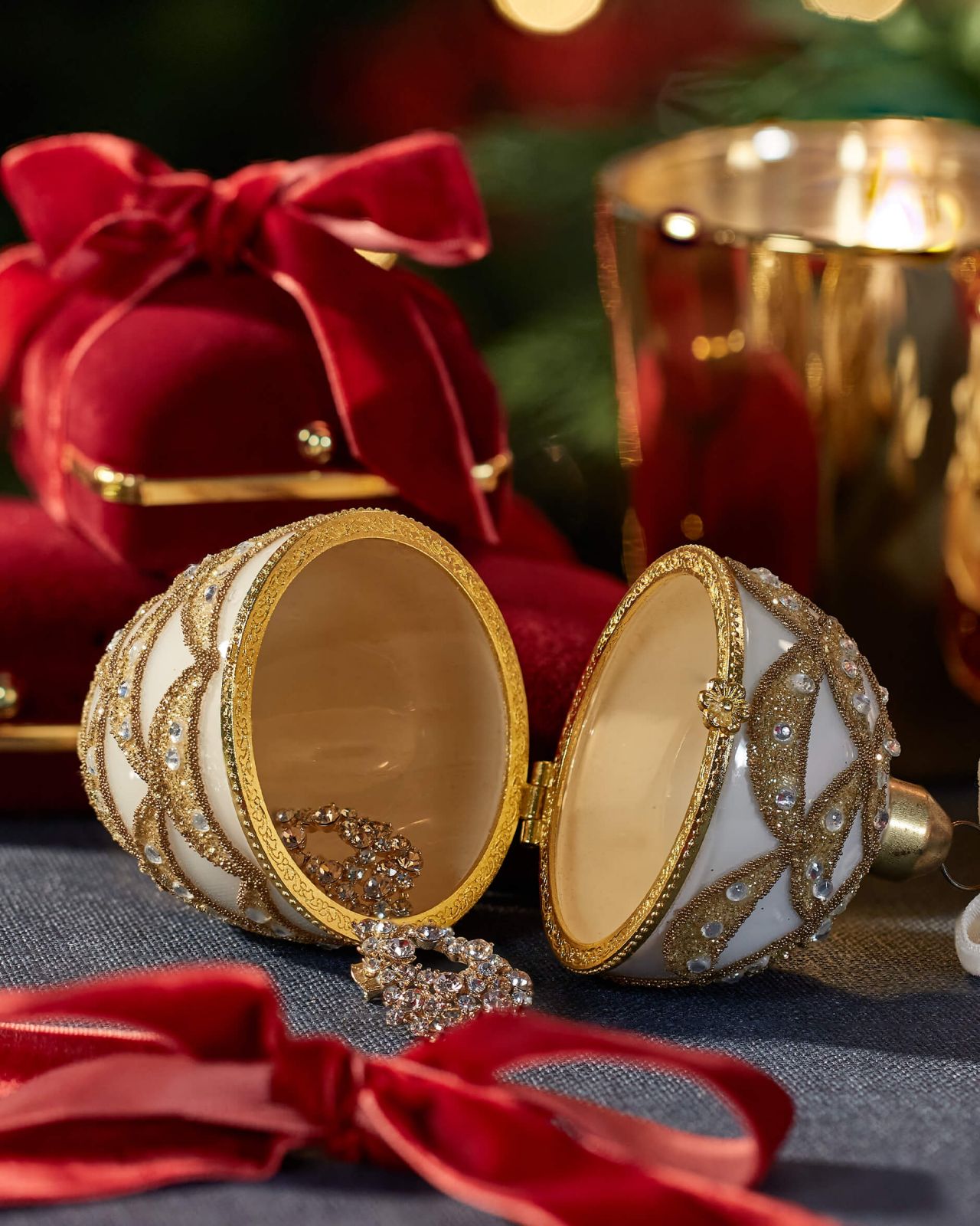 Antoinette Fabergé egg white