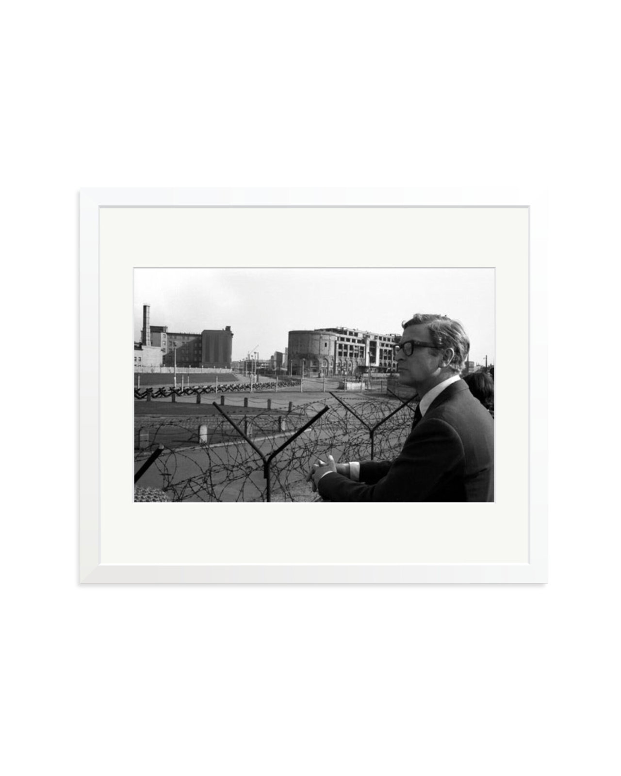 Michael Caine, Berlin, 1966 White / Large