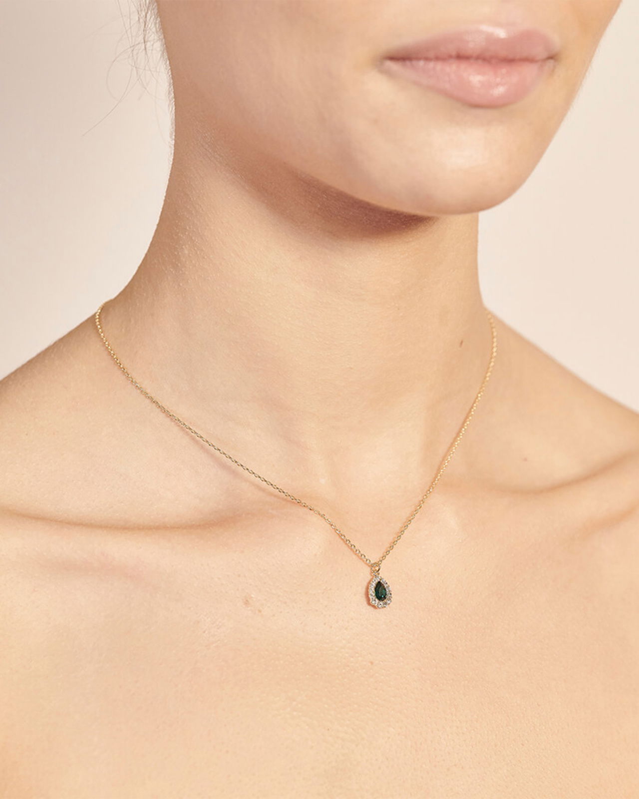 Amelie kaulaloru emerald
