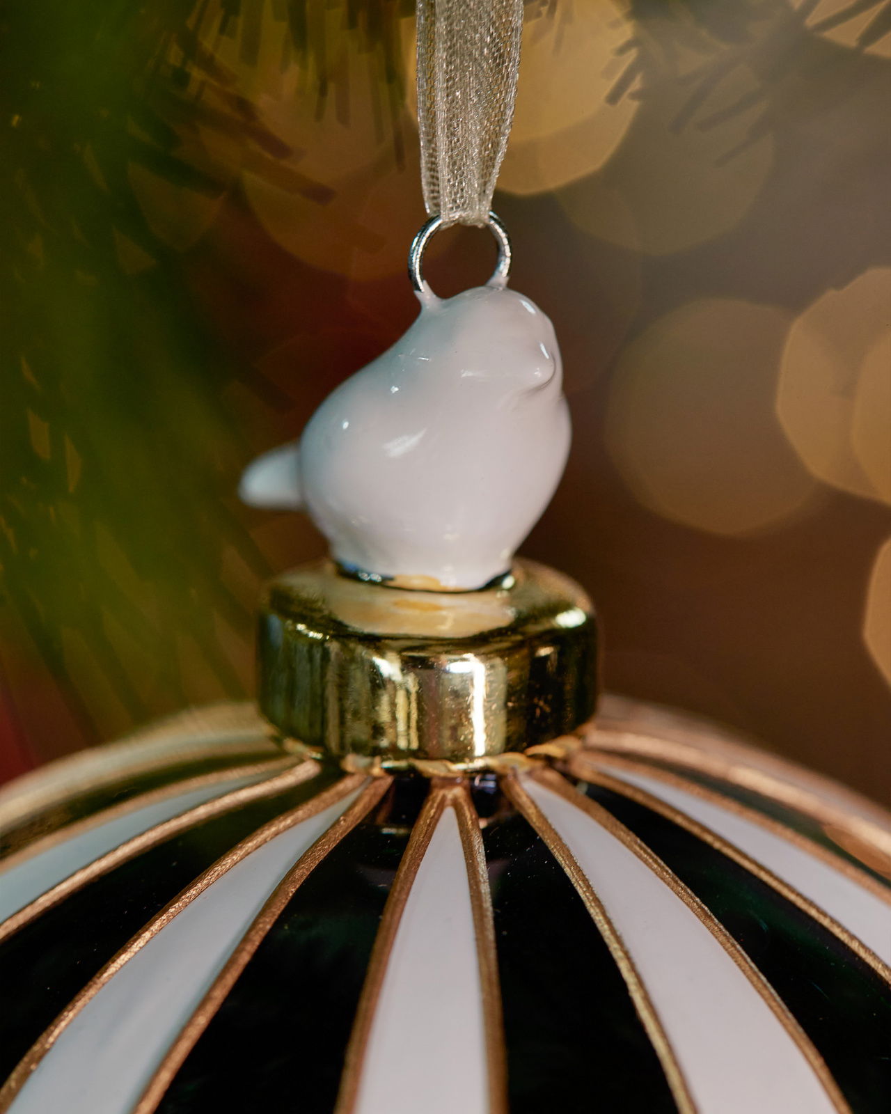 Snow White Robin Bauble Green/White 10cm