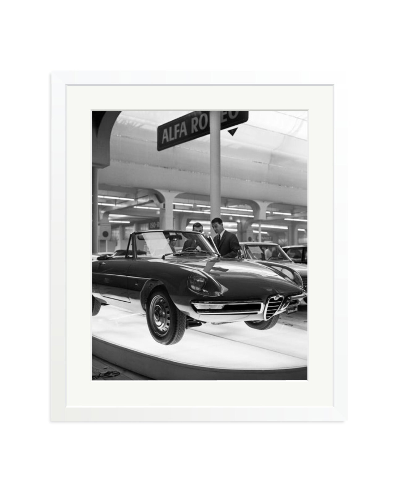 Alfa Romeo Spider 1600 White / Large