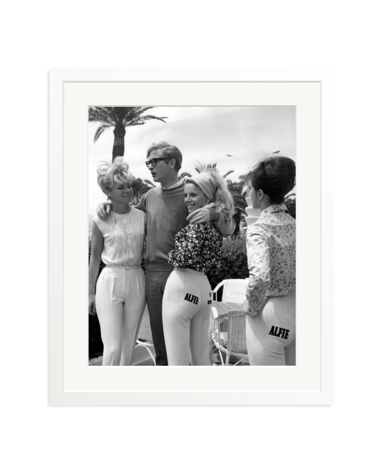 Caine With 'Alfie' Models White / Large