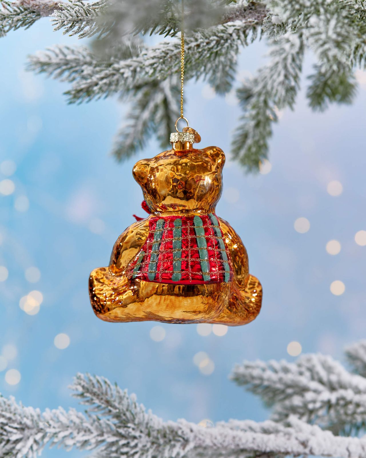 christmas tree decorated with teddy bears