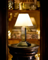 Charles tragbare Tischlampe in Vintage-Silber