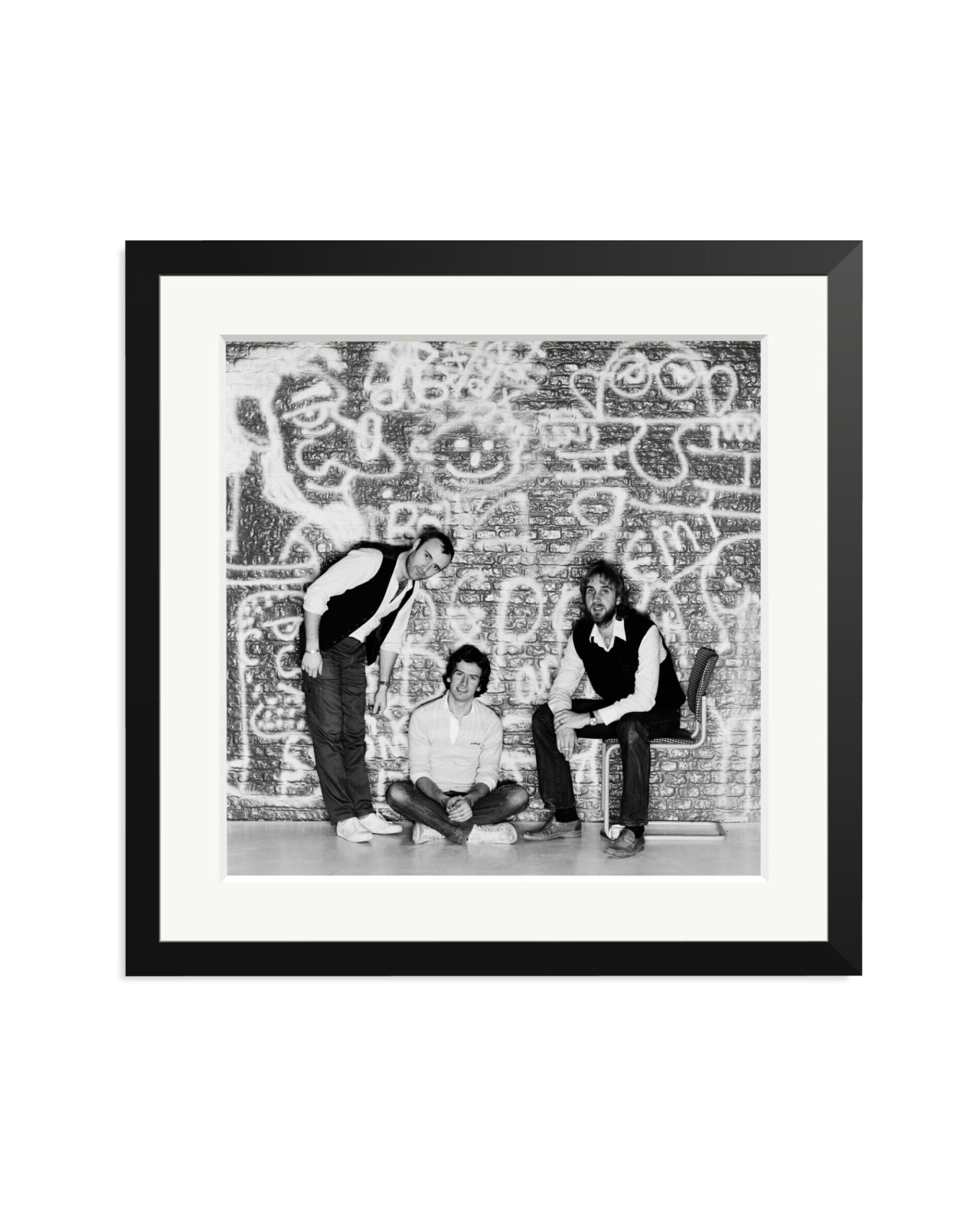 Genesis in Sheperton Studios Black / Large