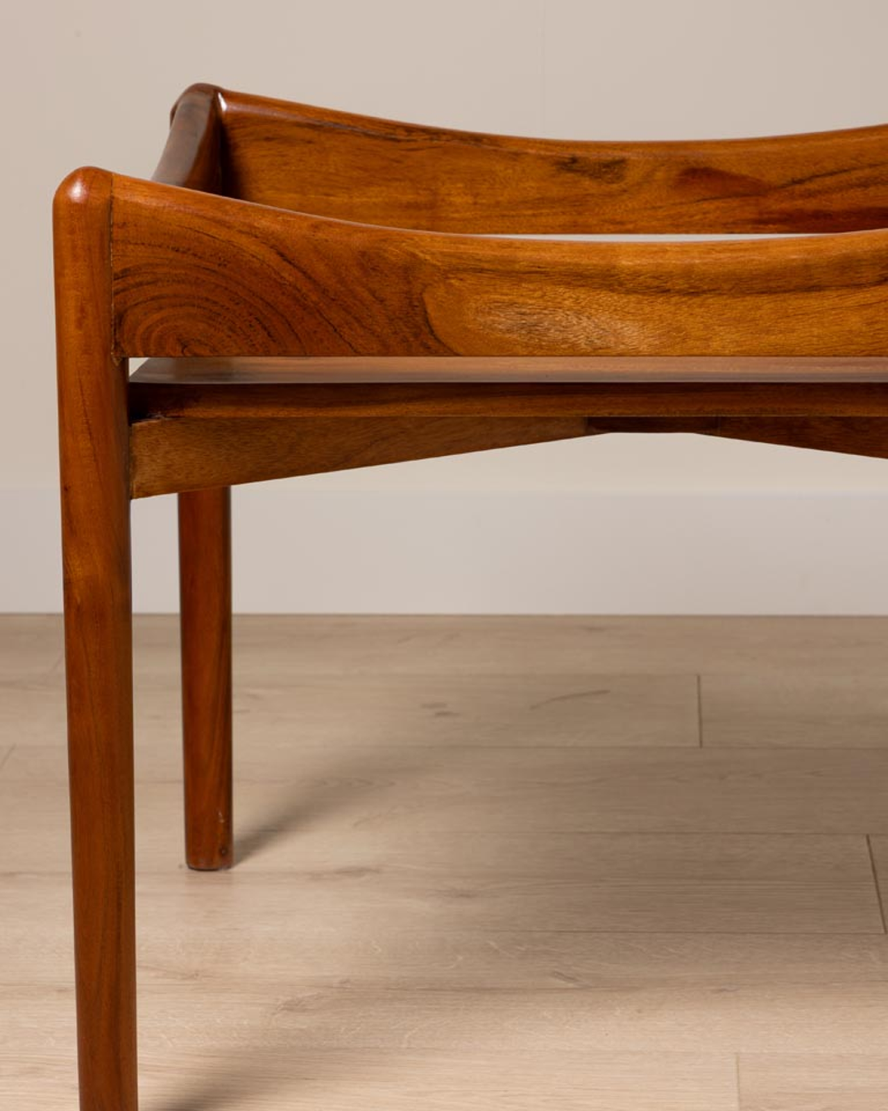 Punta side table