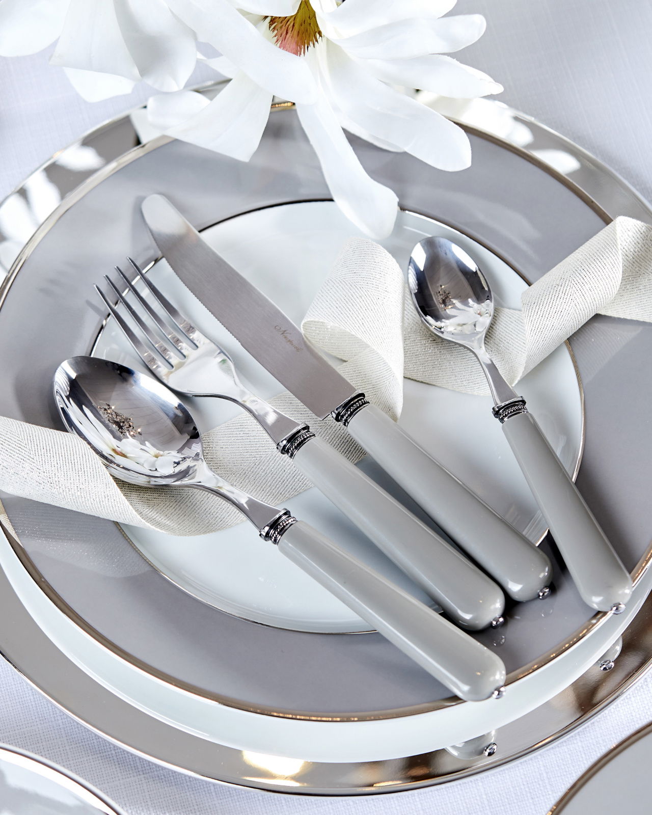 Newport Grey Pearl bestickset 24 delar