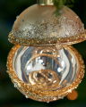 Tyne kerstbal kan open goud 9cm