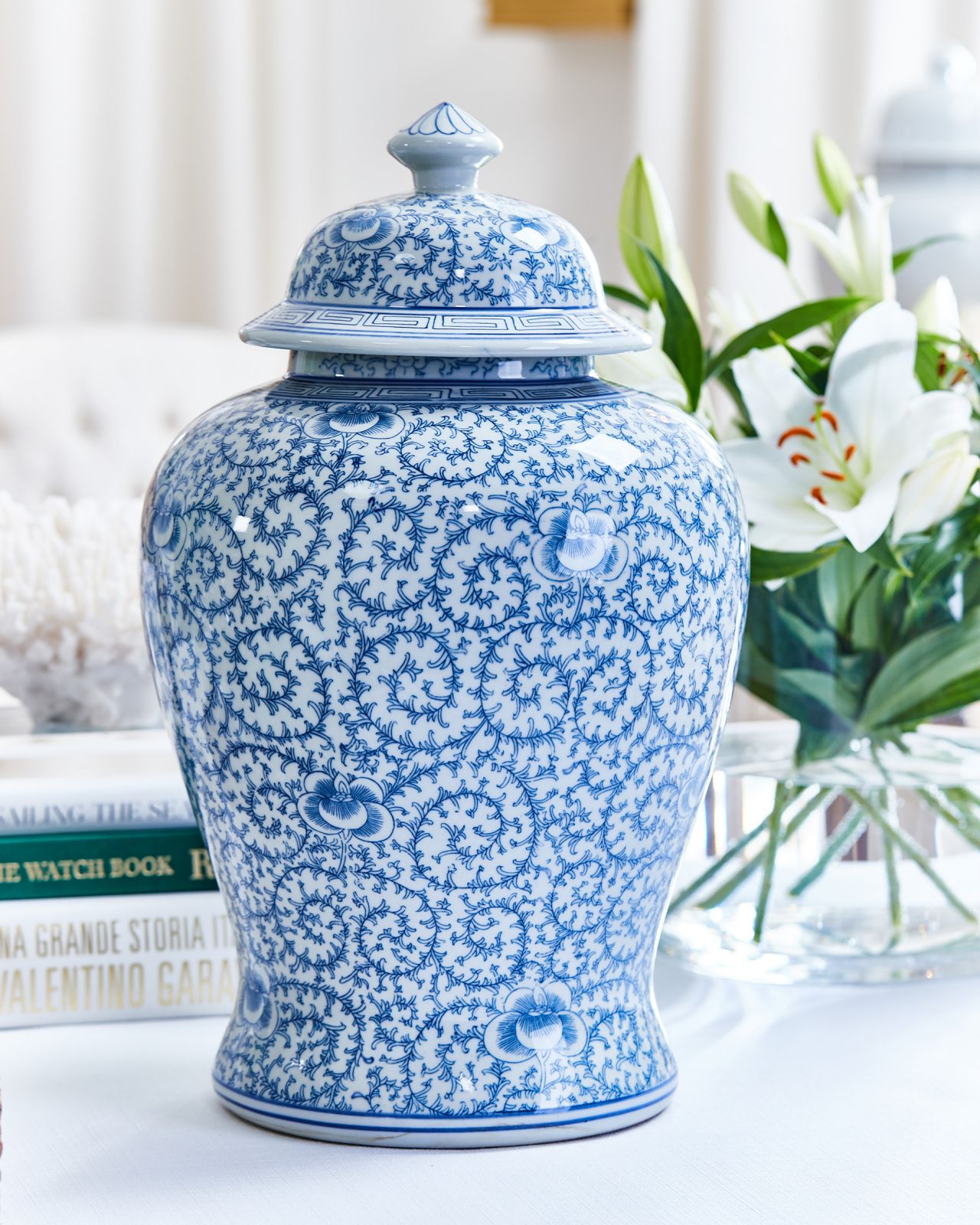 Jacques Urn Blue/White