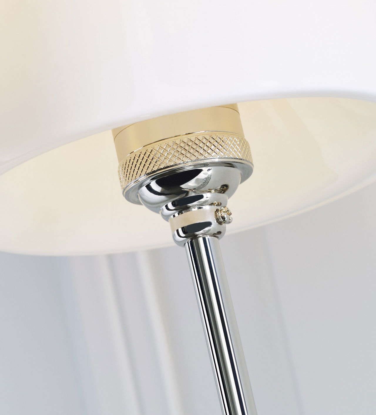 Bryant vägglampa nickel/vit