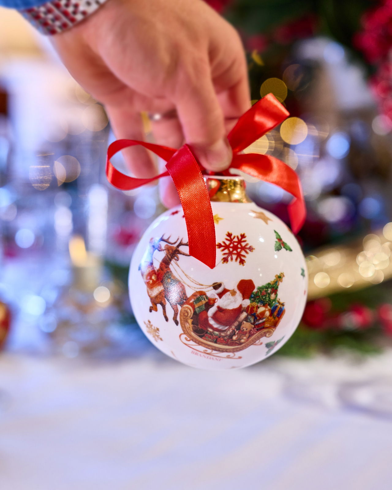 Santa's Sleigh kerstbal wit 10cm