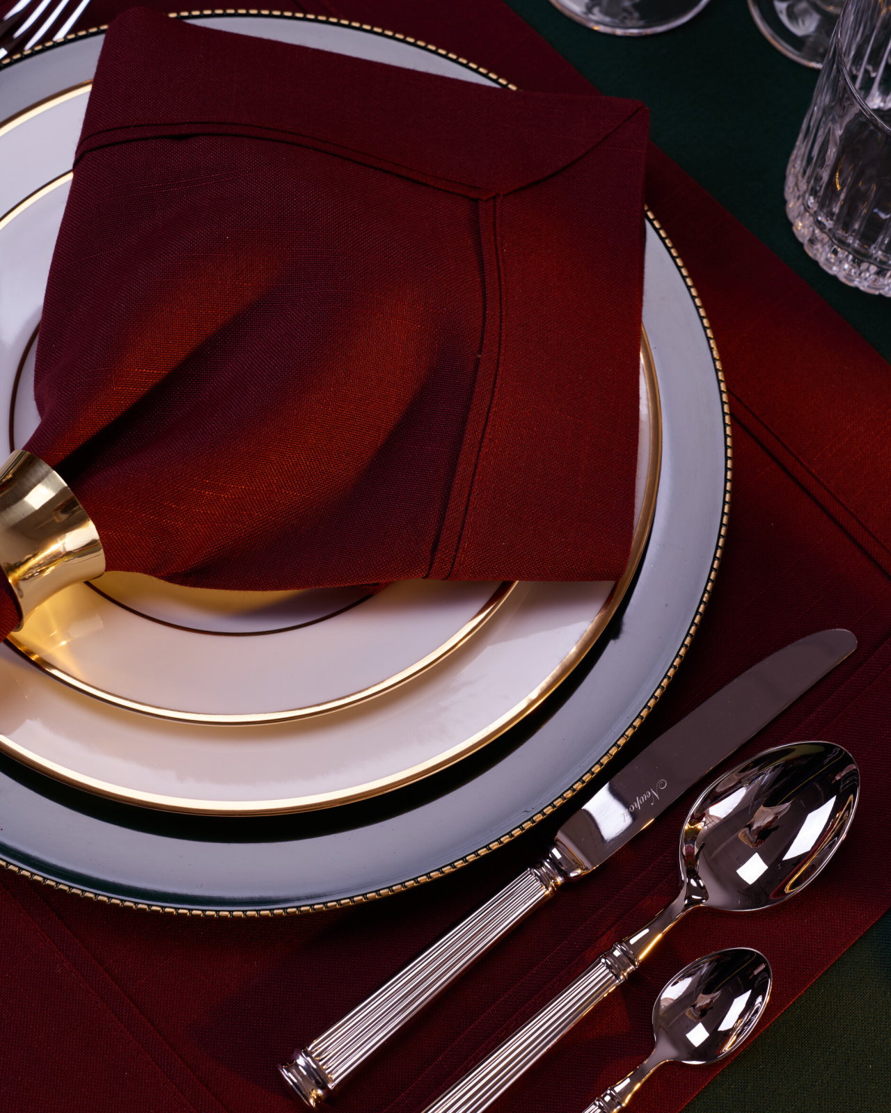 Castleford napkin dark red