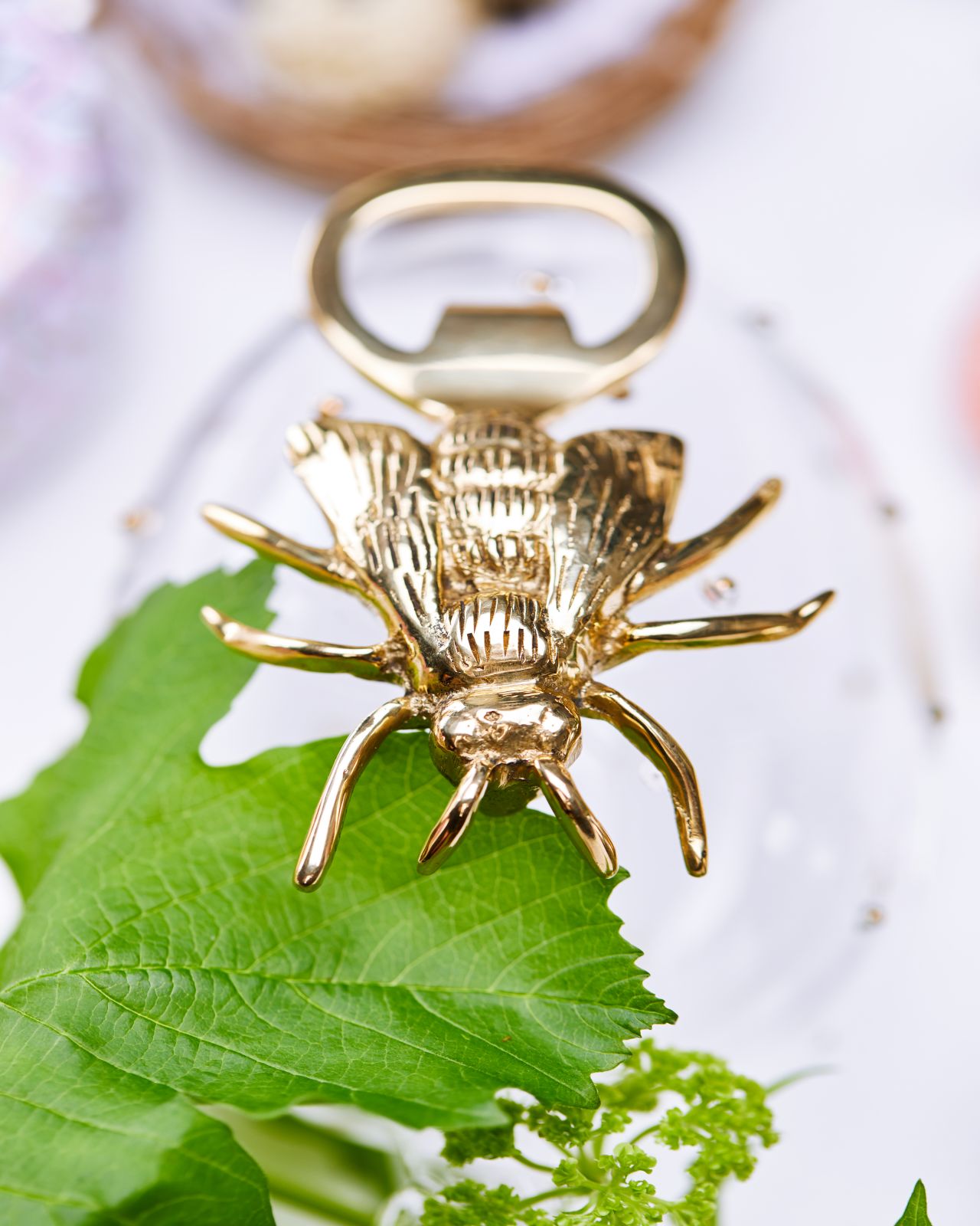 Bottle opener in the shape of a bee