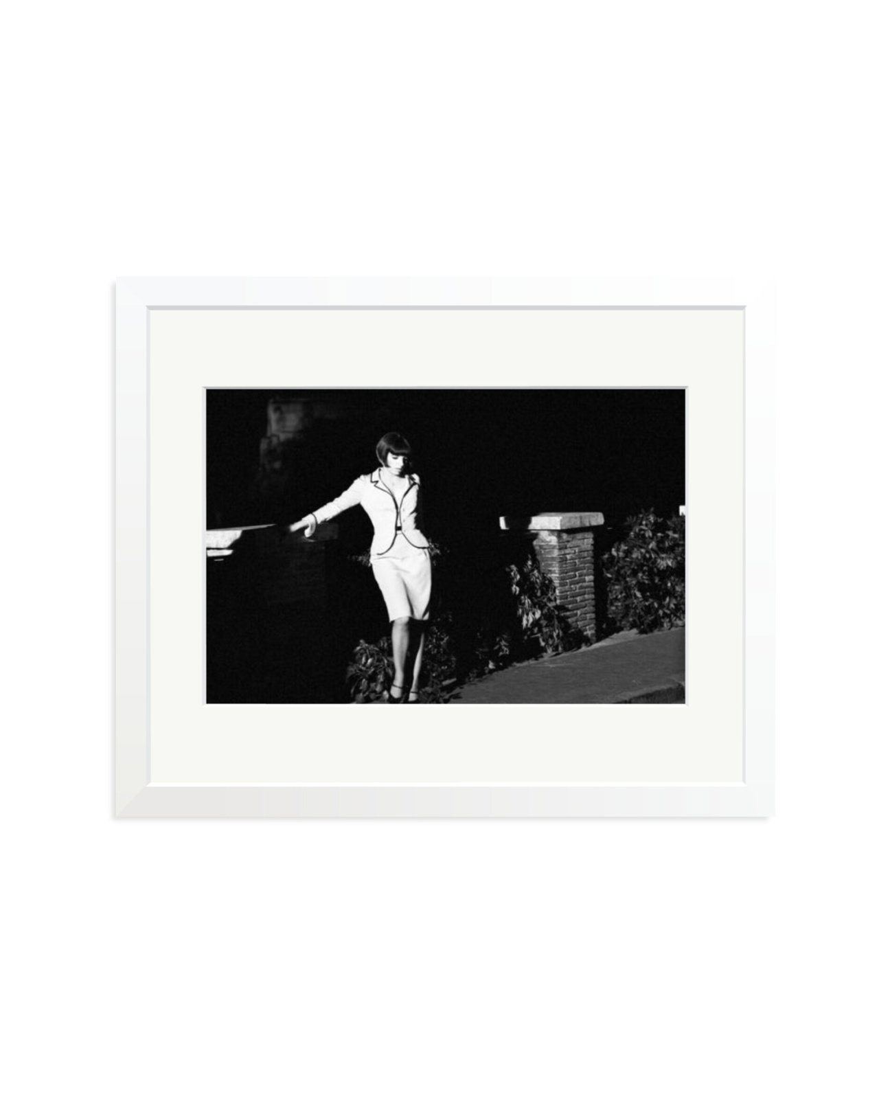 Liza Minnelli on set White / Medium