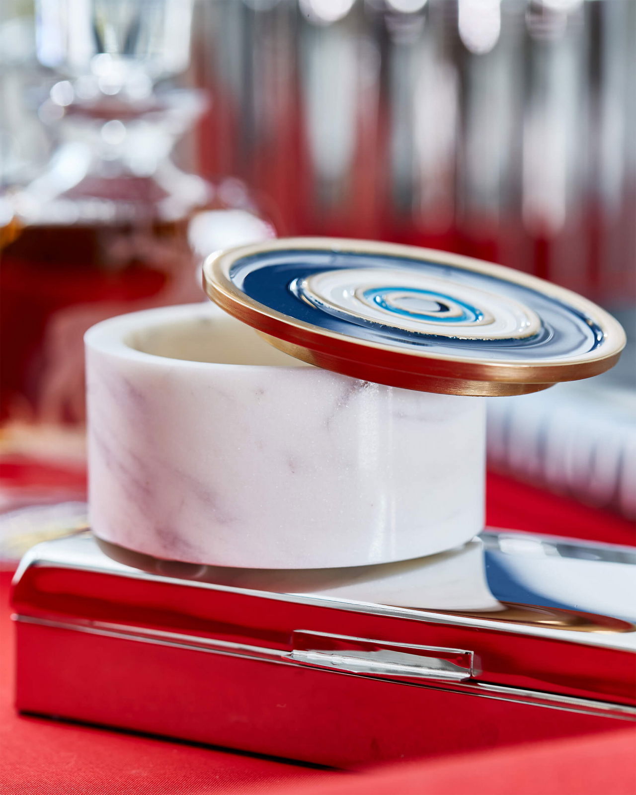 Savigné ask marmor vit