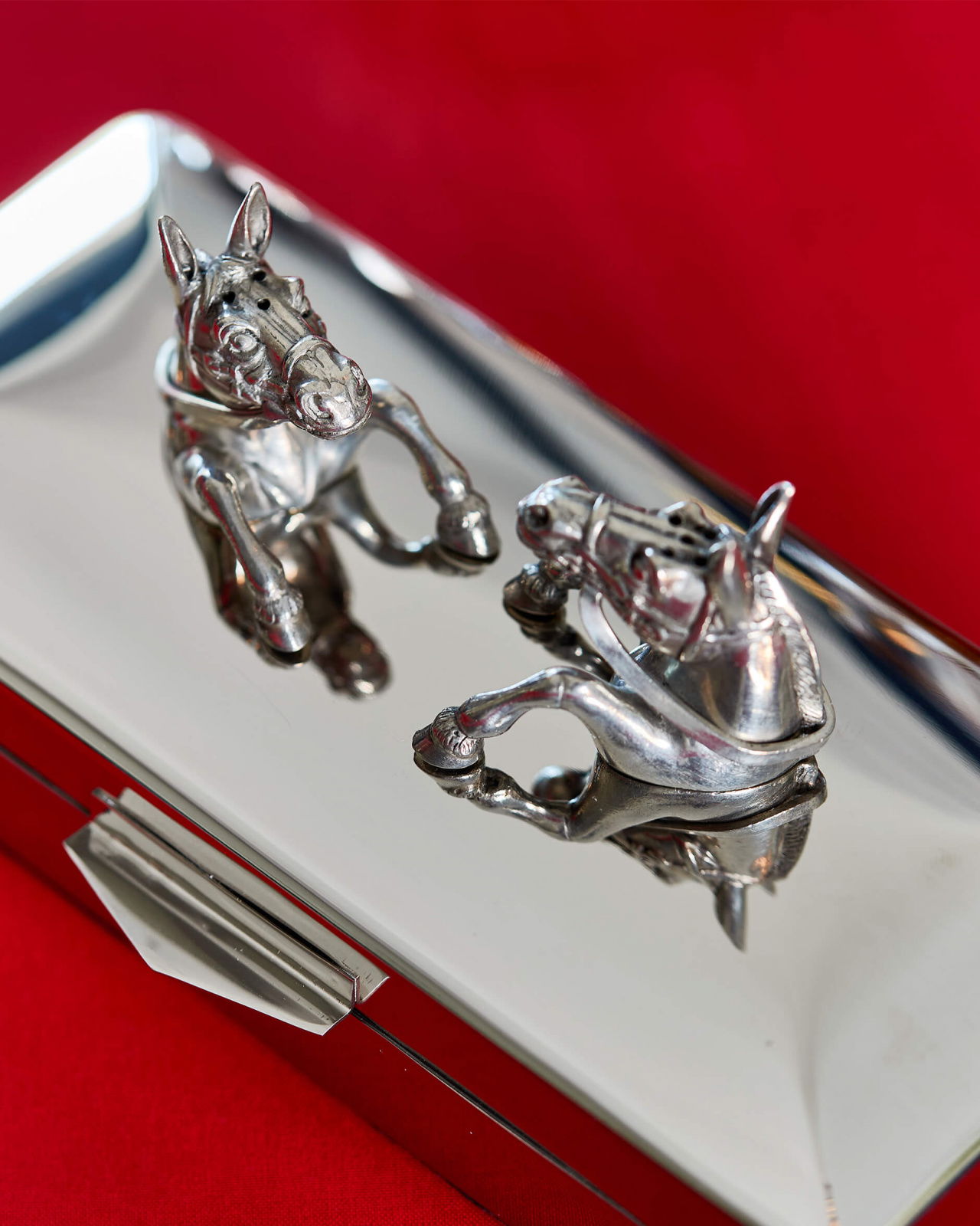 Hästar salt- och pepparkar tenn