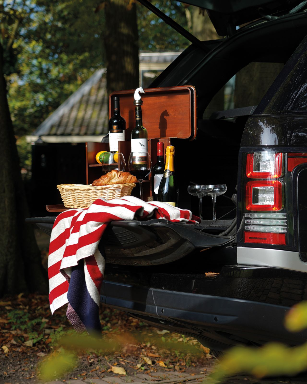 Victoria picnic box black