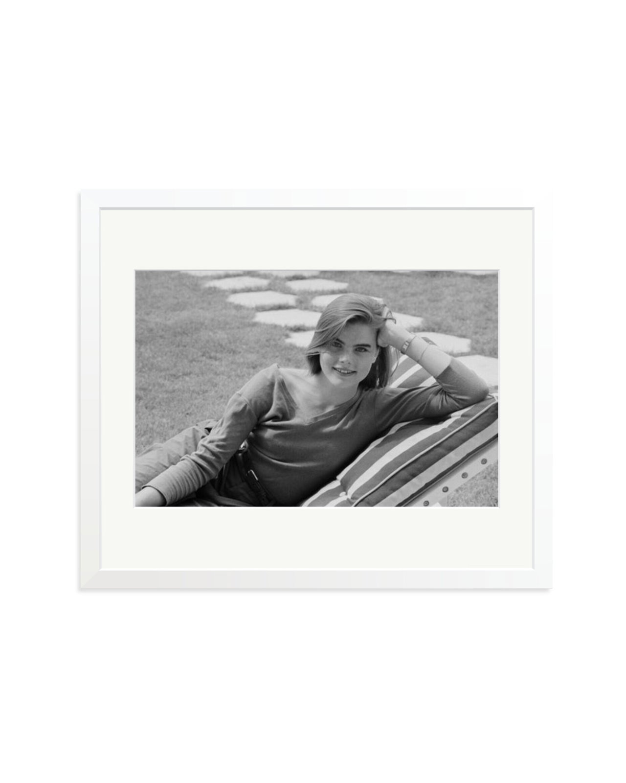 Mariel Hemingway White / Large