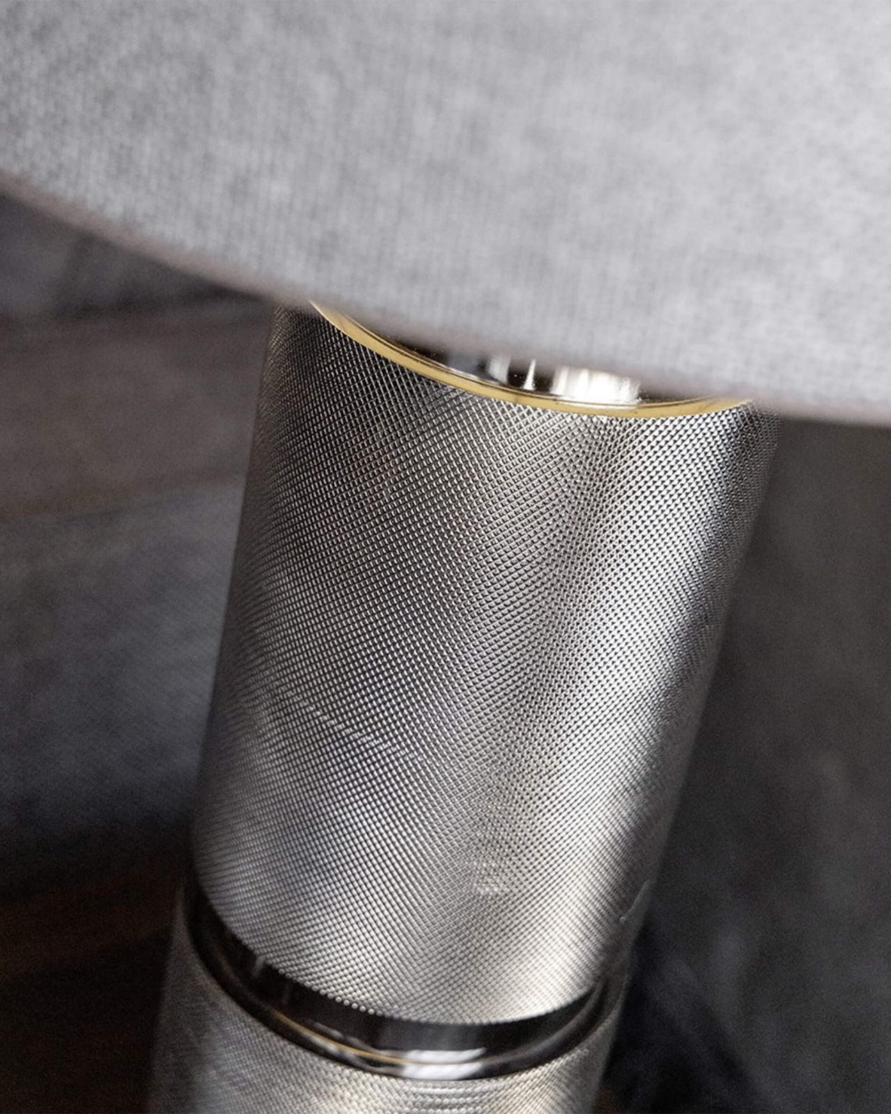 Armando tube bordslampa svart nickel