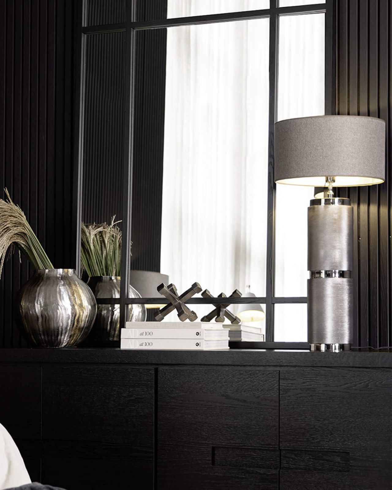 Armando tube bordslampa svart nickel