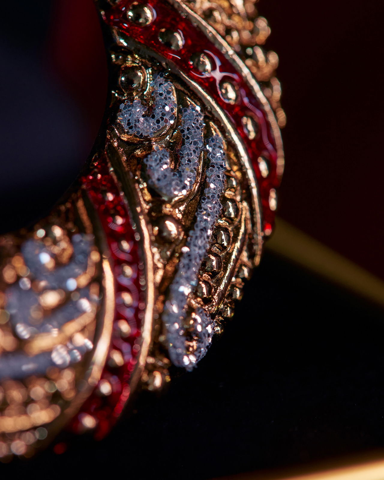 Selma Christmas Wreath Brooch Red