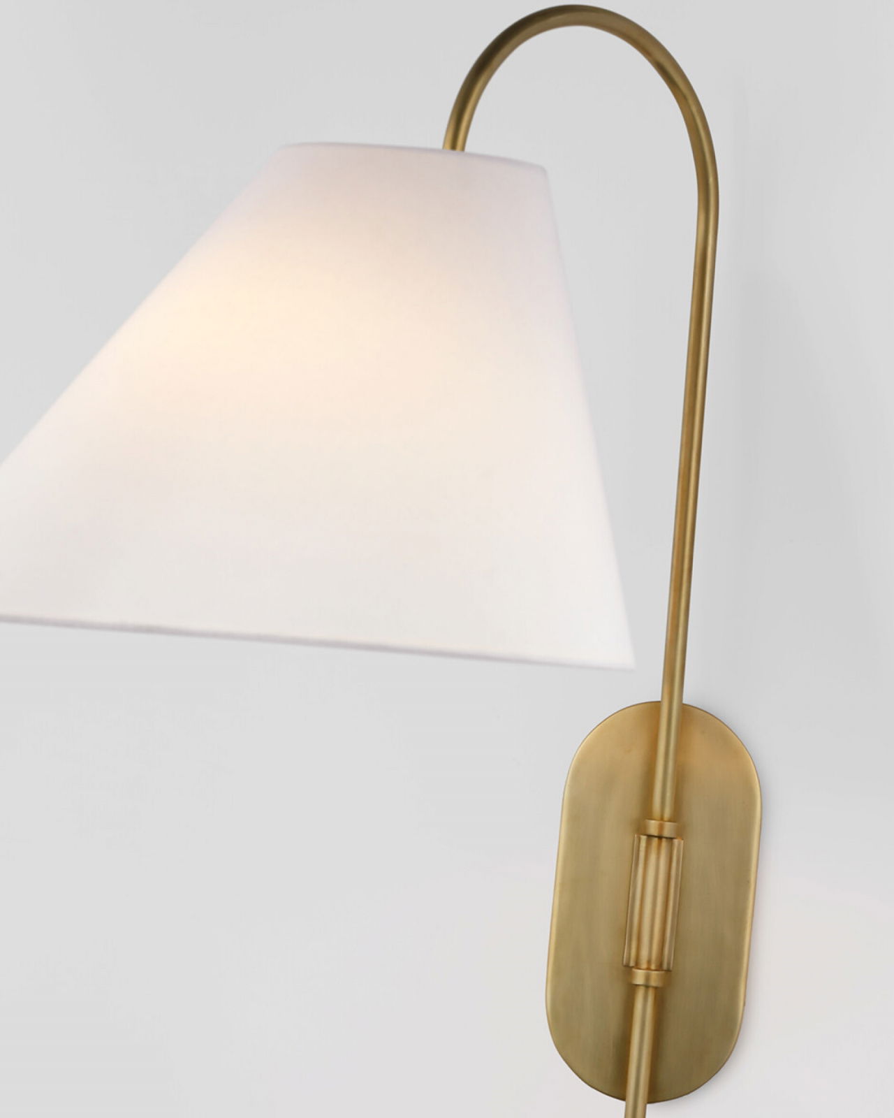 Kinsley vägglampa justerbar mässing
