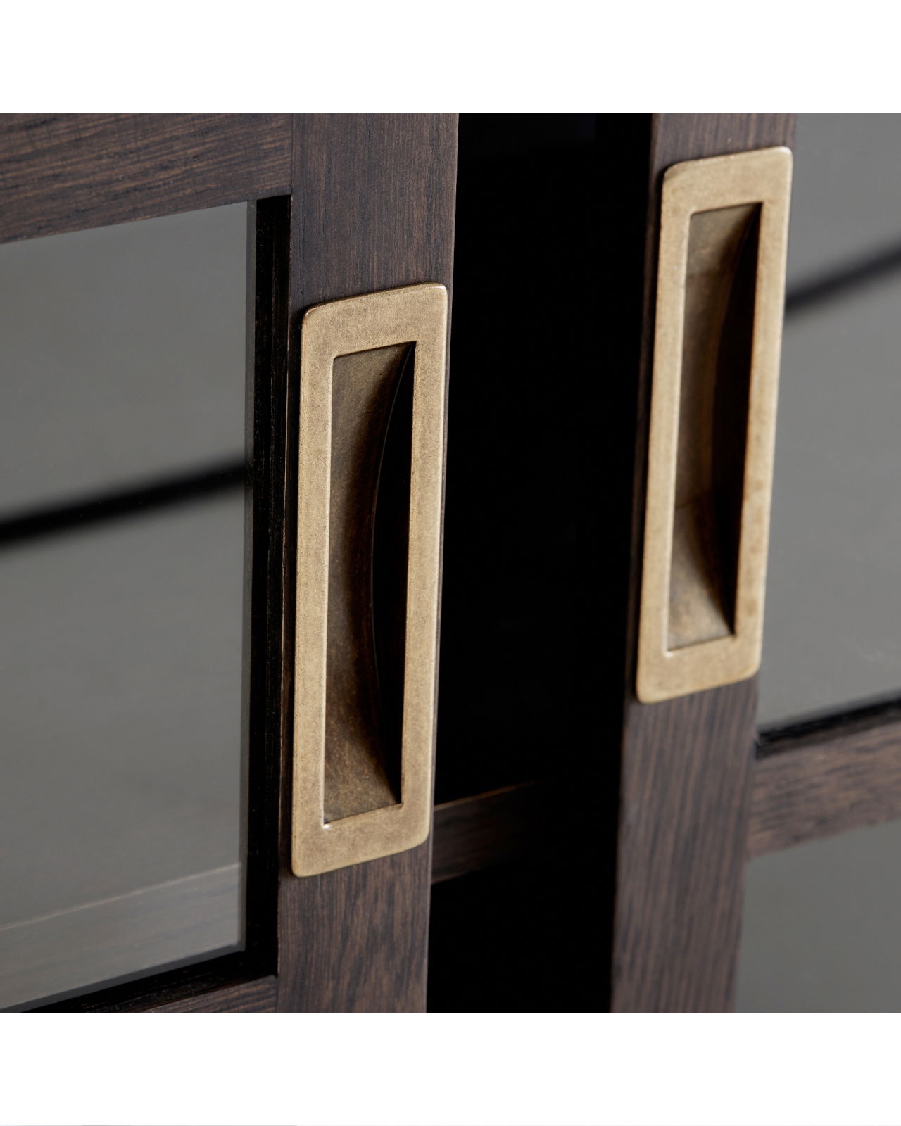 Seethrough skåp mountain wenge